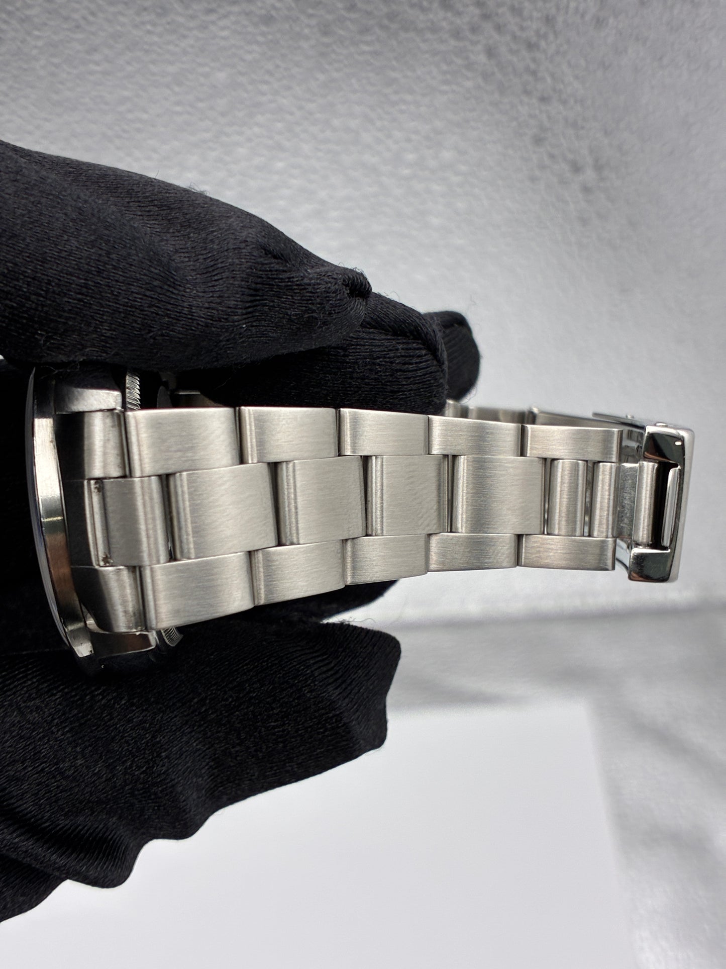 Rolex Oyster Perpetual White Factory Roman Dial on Oyster Ref. 14010 — view 2
