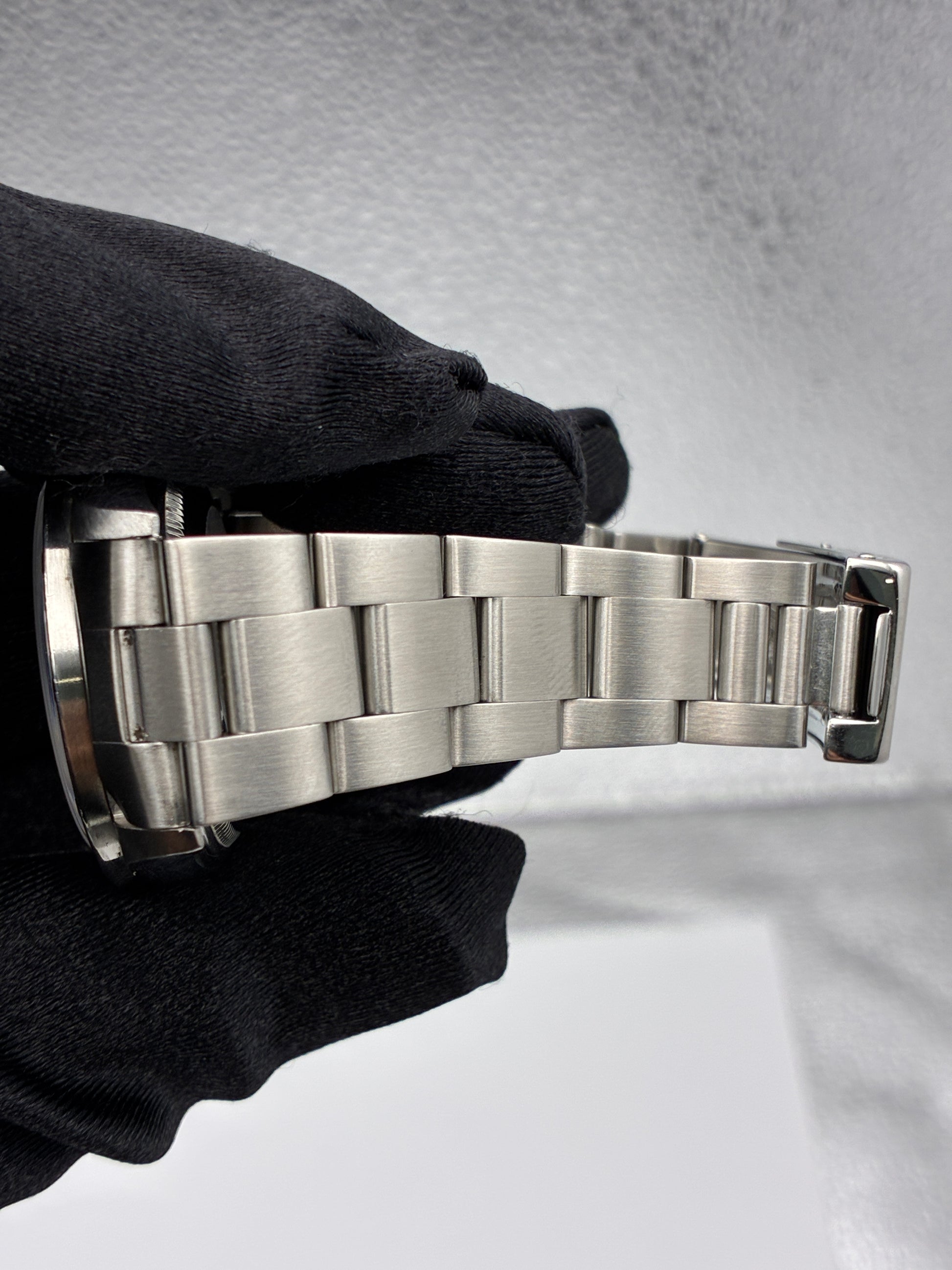 Rolex Oyster Perpetual White Factory Roman Dial on Oyster Ref. 14010 — view 2