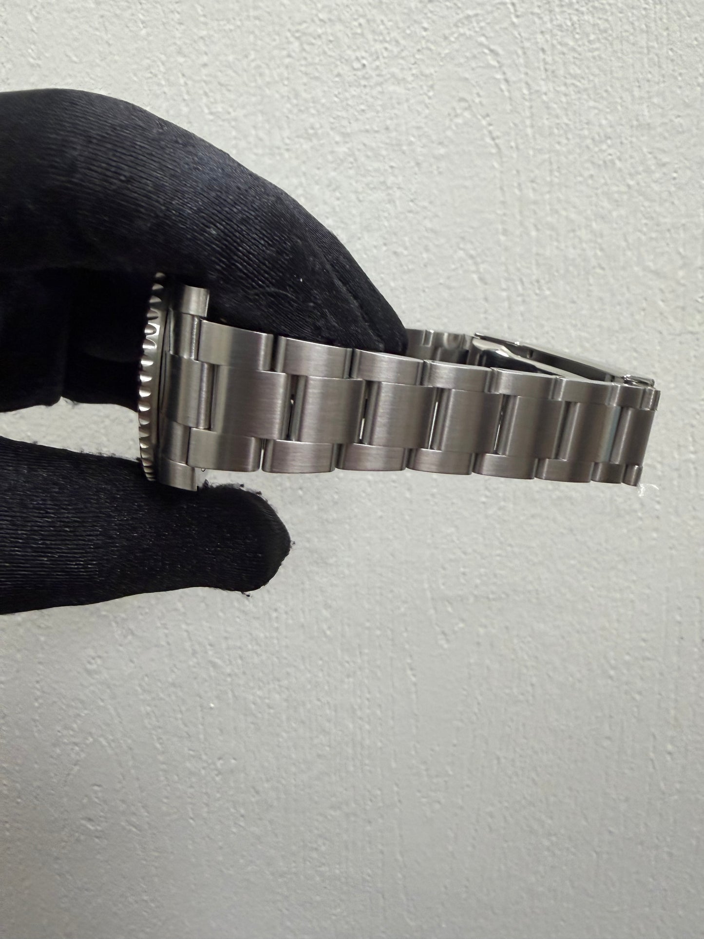 Rolex Submariner No-Date Black Dial on Oyster Ref. 114060 Card 2019 — view 4