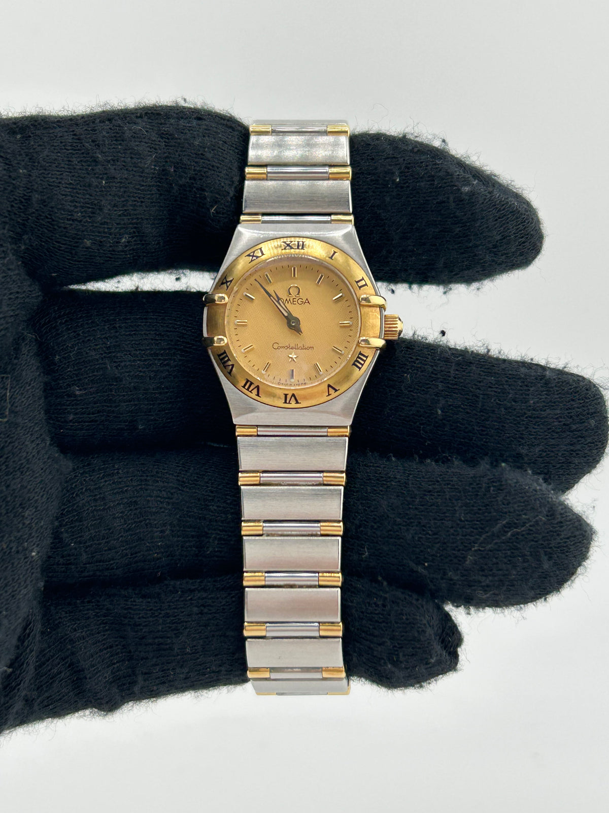Omega Constellation Mini Yellow Dial on 2 Tone Bracelet Ref. 1362.10 — view 2