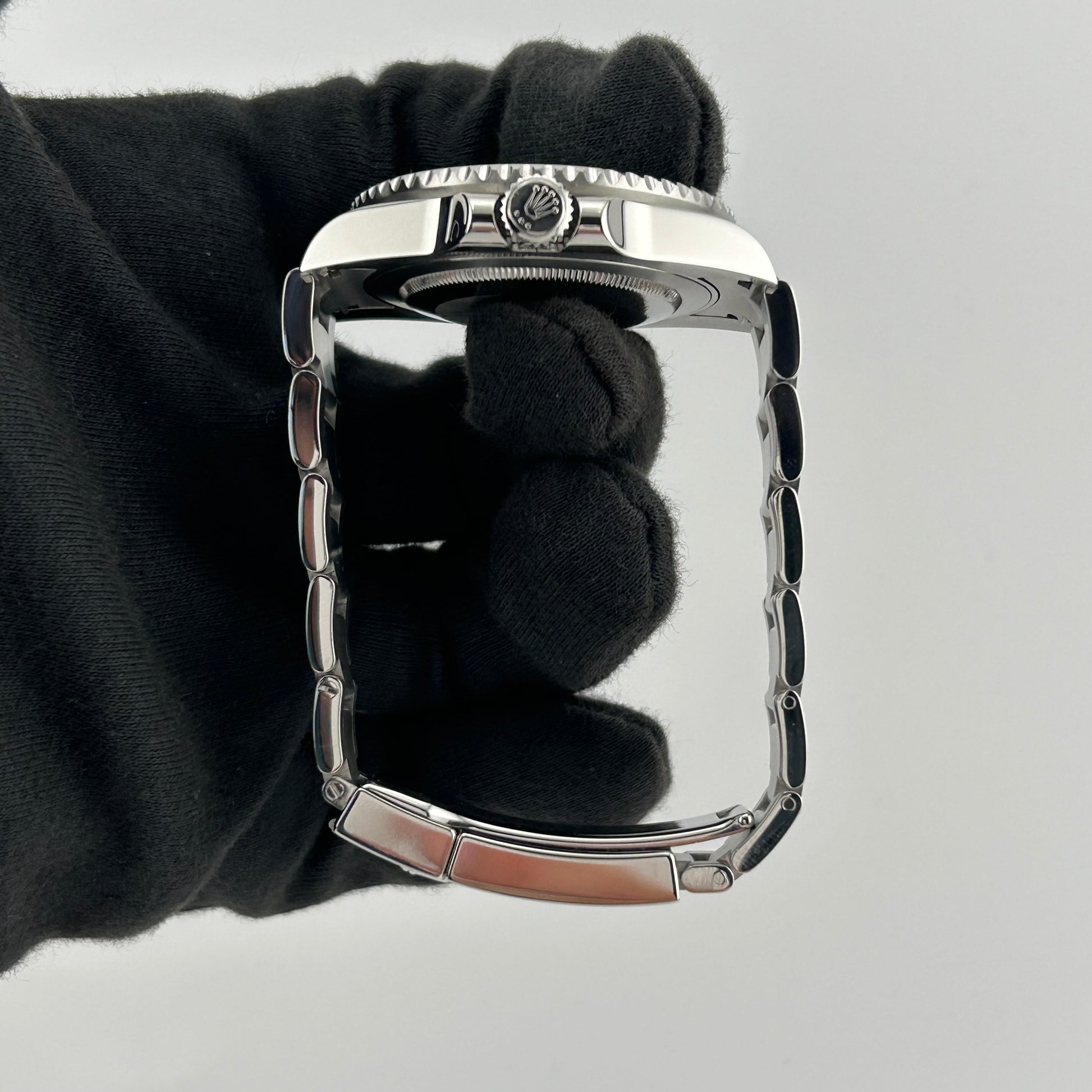 Rolex GMT-Master II Black Dial on Oyster Ref. 116710LN Card Open Date — view 6