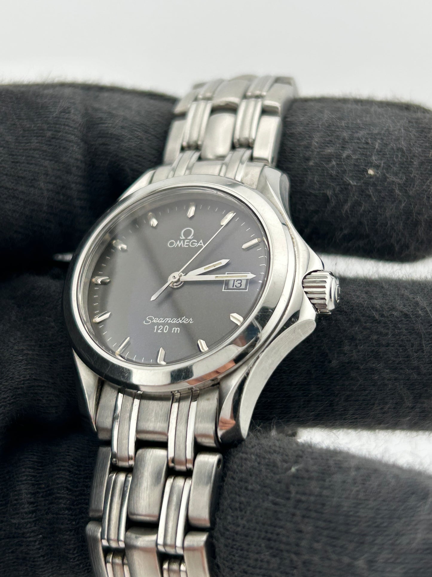 Omega Seamaster 120m Dark Gray Dial on Stainless Steel Bracelet Ref. 2571.41 Card 1993 — view 3