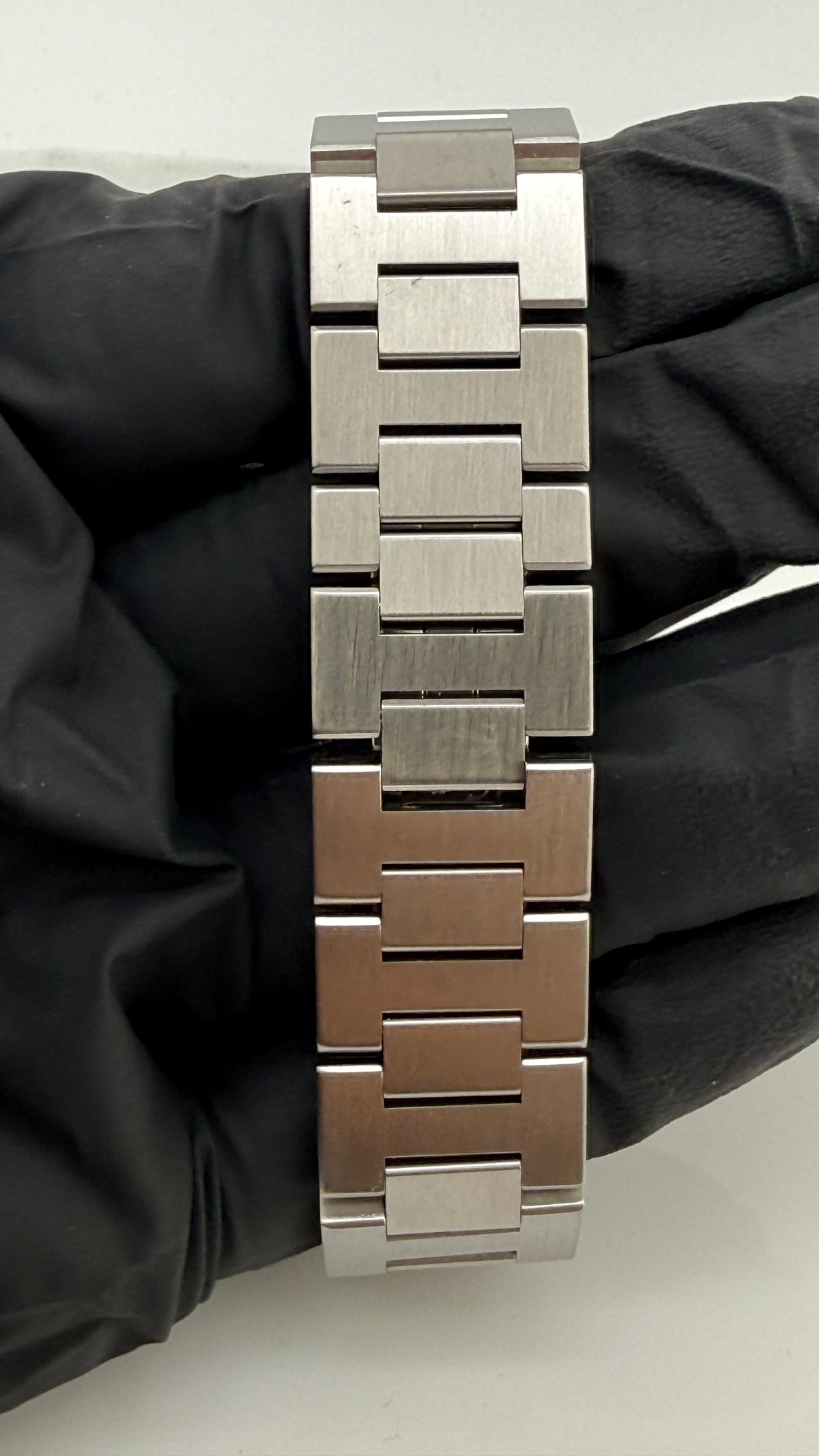 Cartier Pasha Midsize Chronograph White Dial Dial on Stainless Steel Bracelet Ref. 2412 / W31039M7 — view 6