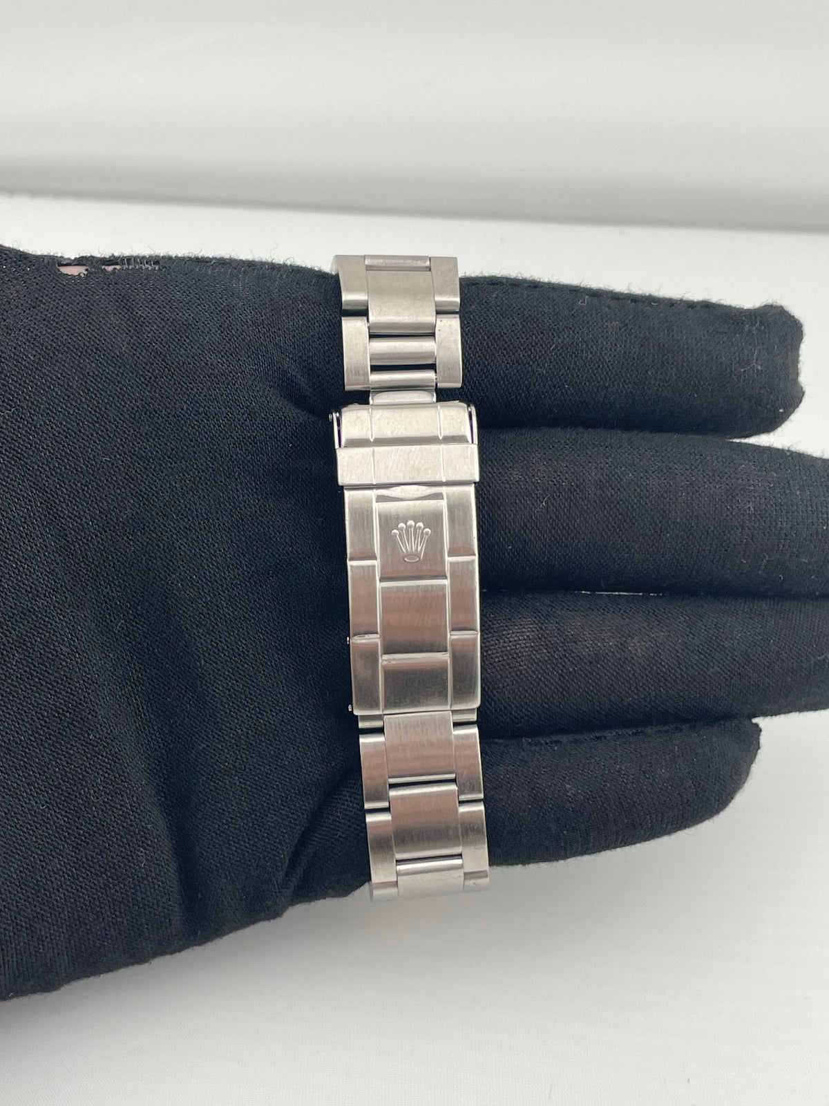 Rolex Submariner Date Black Dial on Oyster Ref. 16610 Papers Open Date — view 4