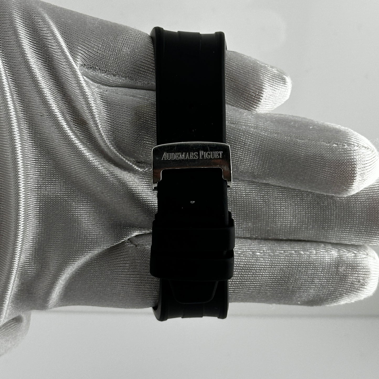 Audemars Piguet Royal Oak Offshore Black Dial on Rubber Strap Ref. 25940SK.OO.D002CA.03 — view 3