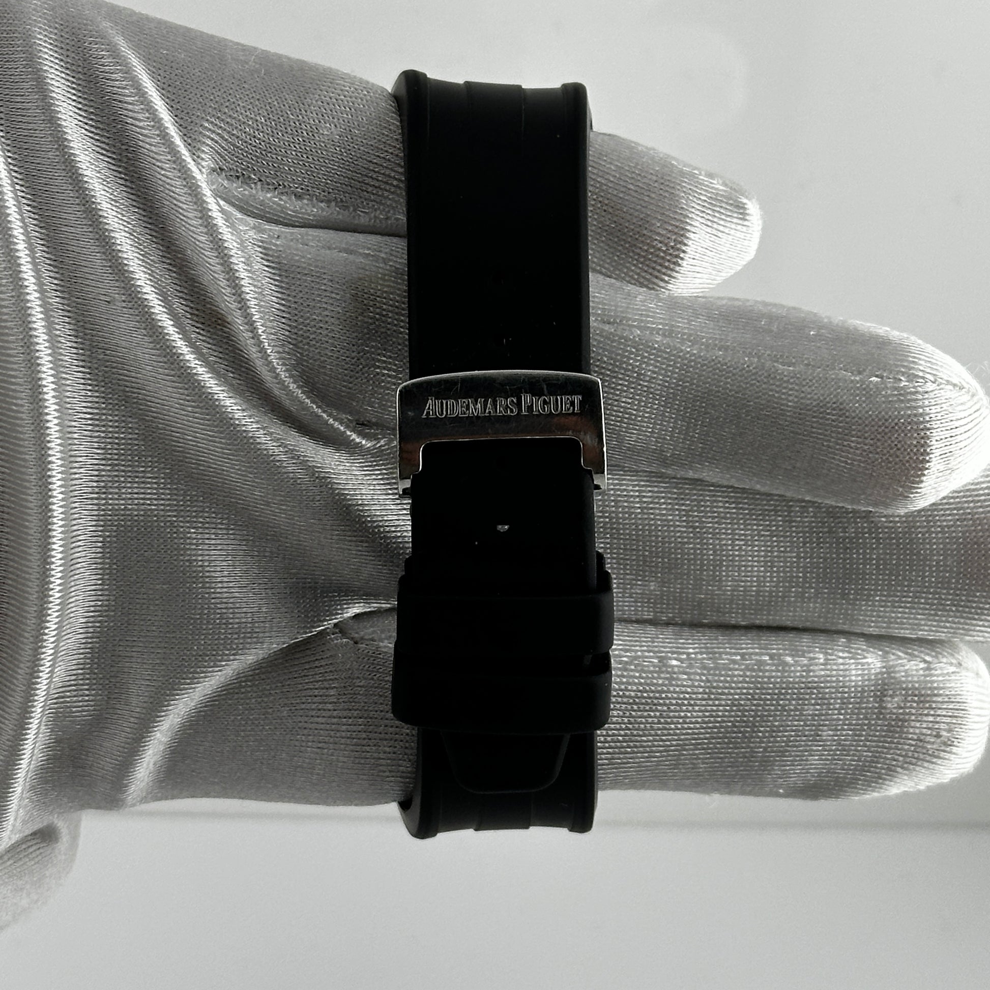Audemars Piguet Royal Oak Offshore Black Dial on Rubber Strap Ref. 25940SK.OO.D002CA.03 — view 3