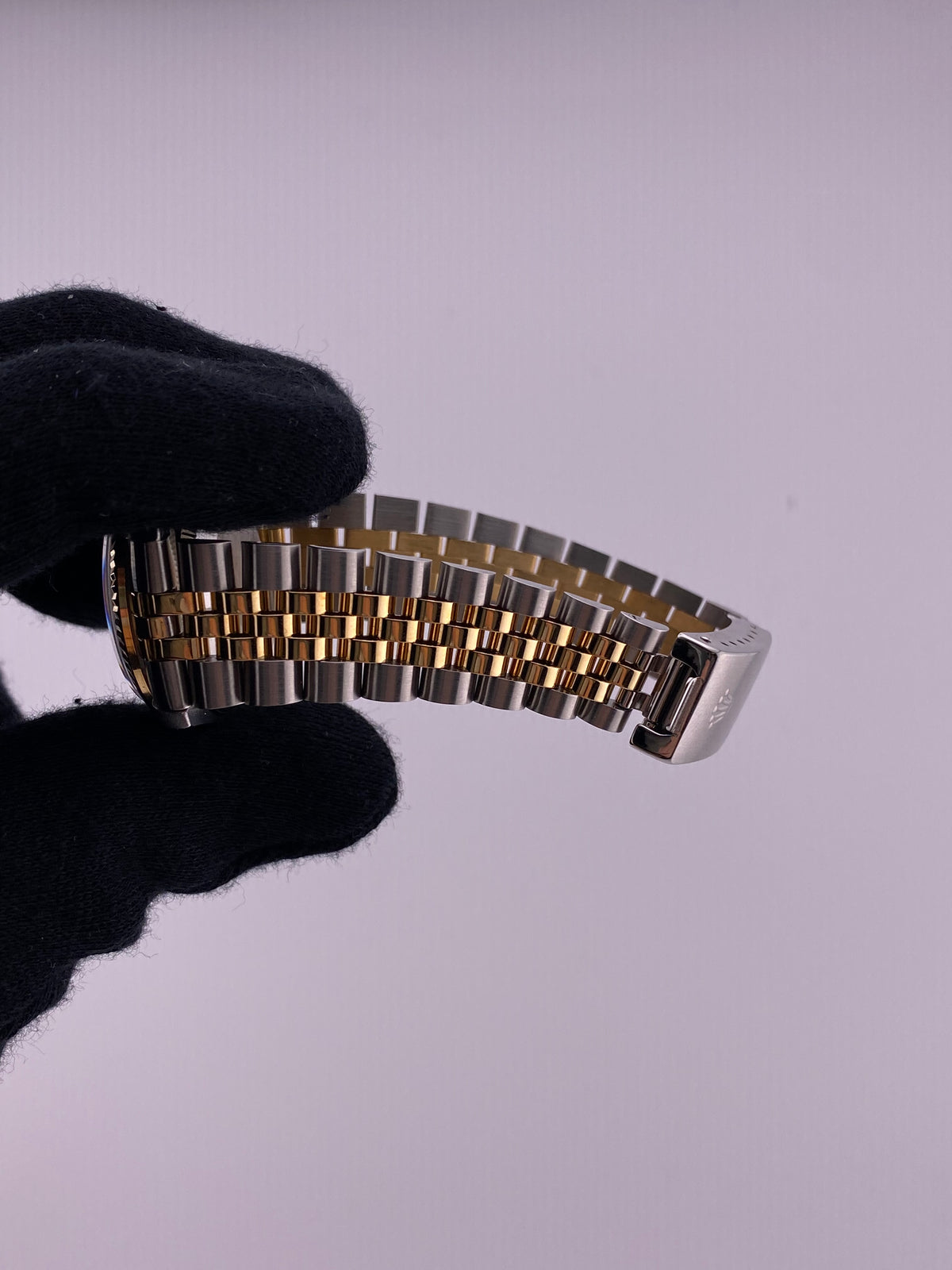 Rolex Datejust 31 Champagne Stick Dial on Jubilee Ref. 68273 — view 5
