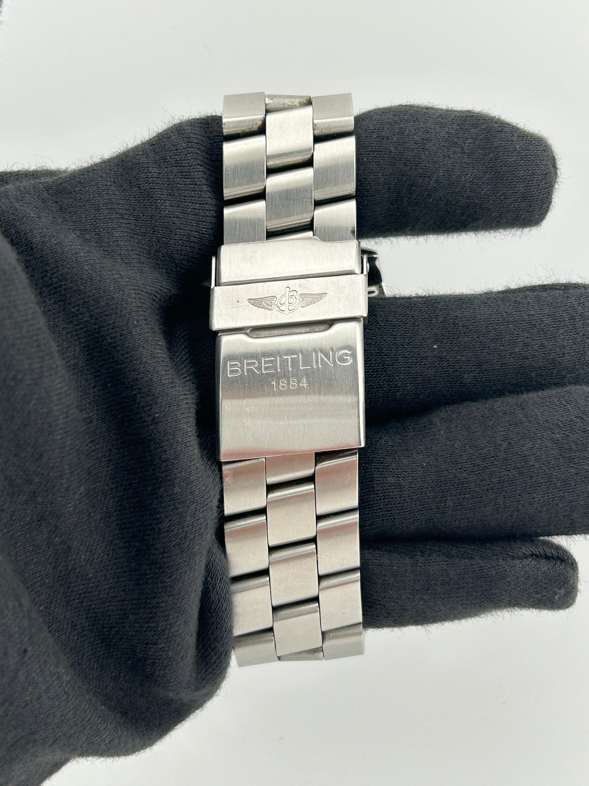 Breitling Superocean Heritage Black Dial on Stainless Steel Bracelet Ref. A1739102/BA80/134A Complete 2011 — view 4