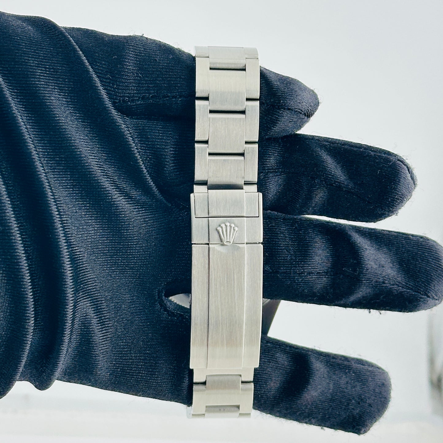 Rolex Sea-Dweller Deepsea Black Dial on Oyster Bracelet Ref. 116660 Card 2009 — view 4