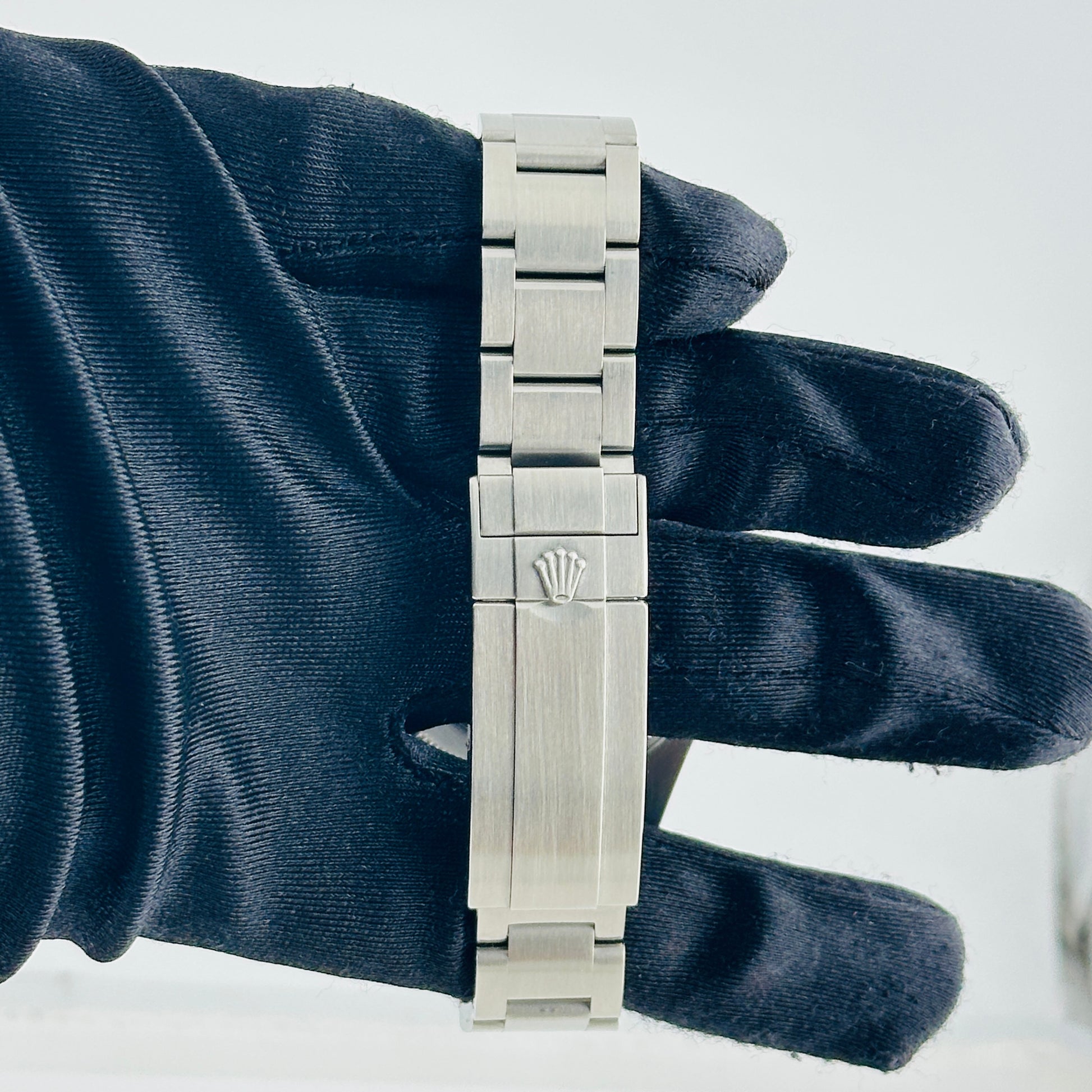 Rolex Sea-Dweller Deepsea Black Dial on Oyster Bracelet Ref. 116660 Card 2009 — view 4