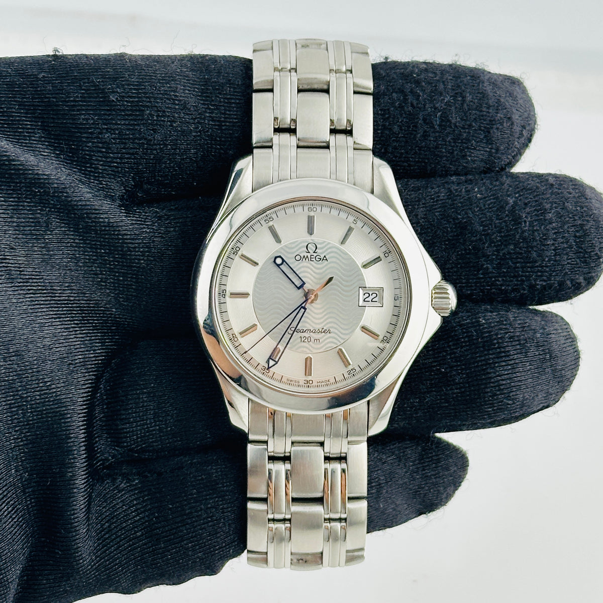 Omega Sea-Master Silver Stick Dial on Stainless Steel Bracelet Ref. 2511.31.00 — view 2