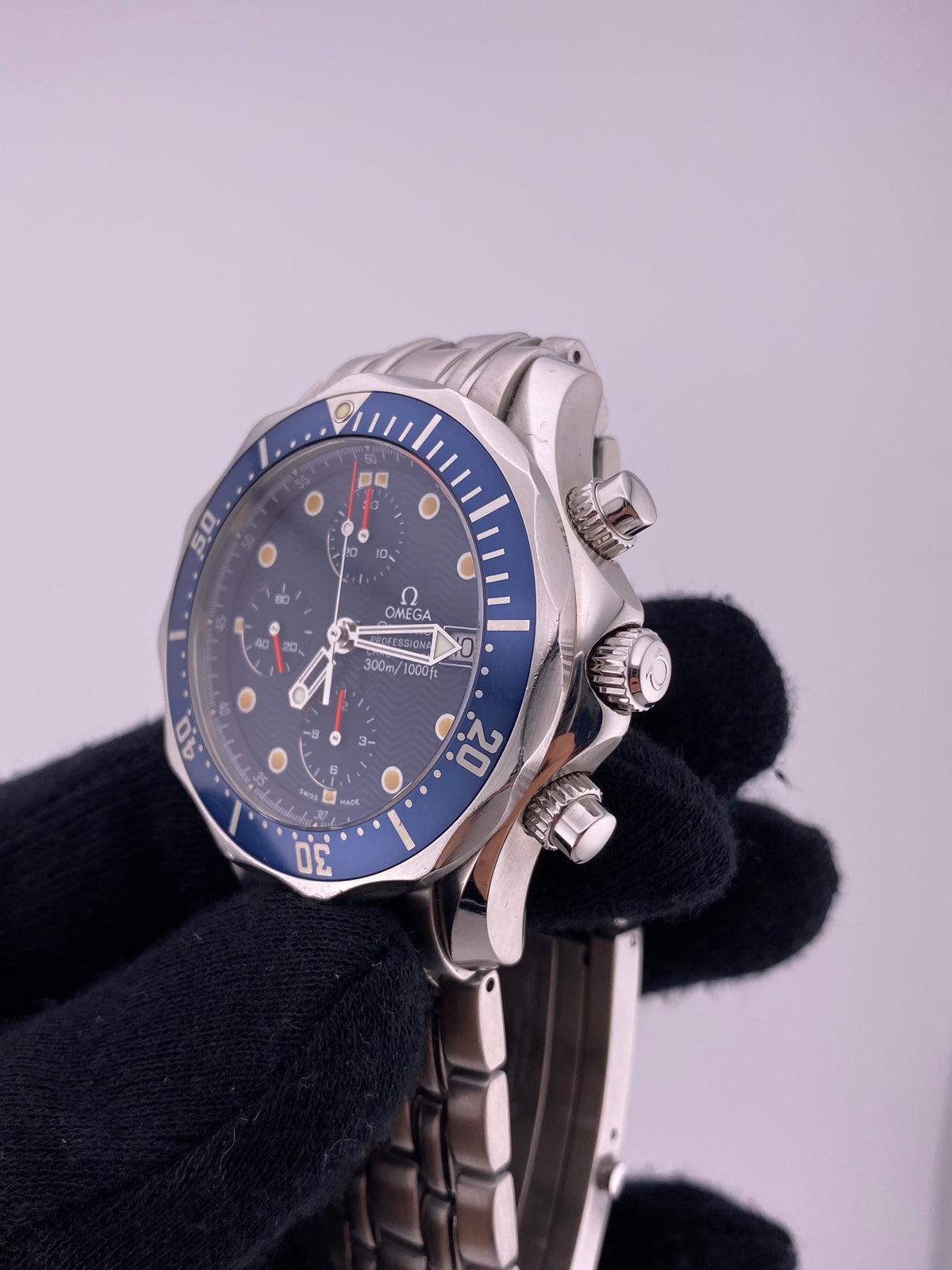 Omega Seamaster Professional 300M Blue Dial on Stainless Steel Bracelet Ref. 2599.8 — view 3