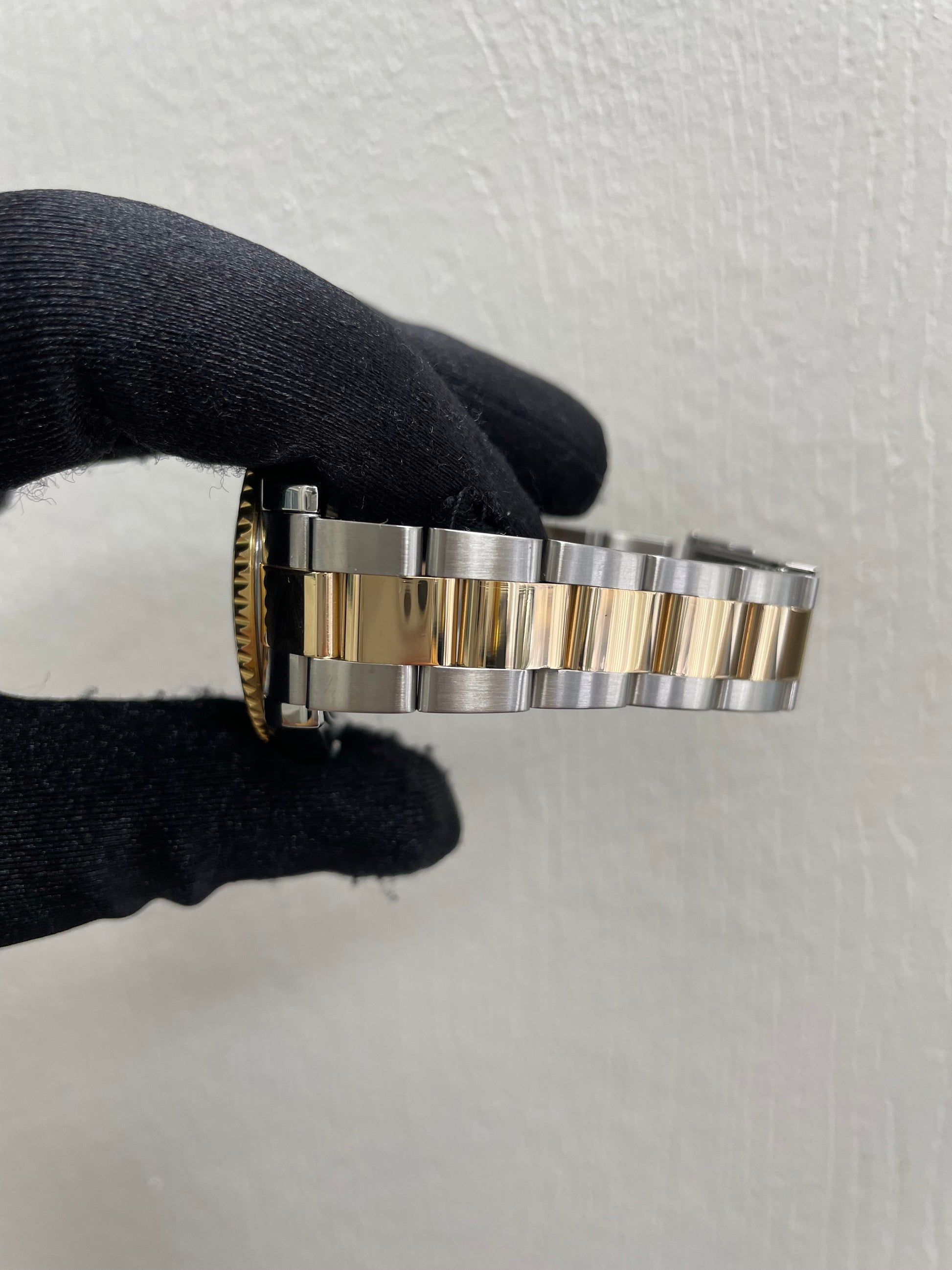 Rolex Yacht-Master Blue Dial on Oyster Ref. 168623 Card Open Date — view 4
