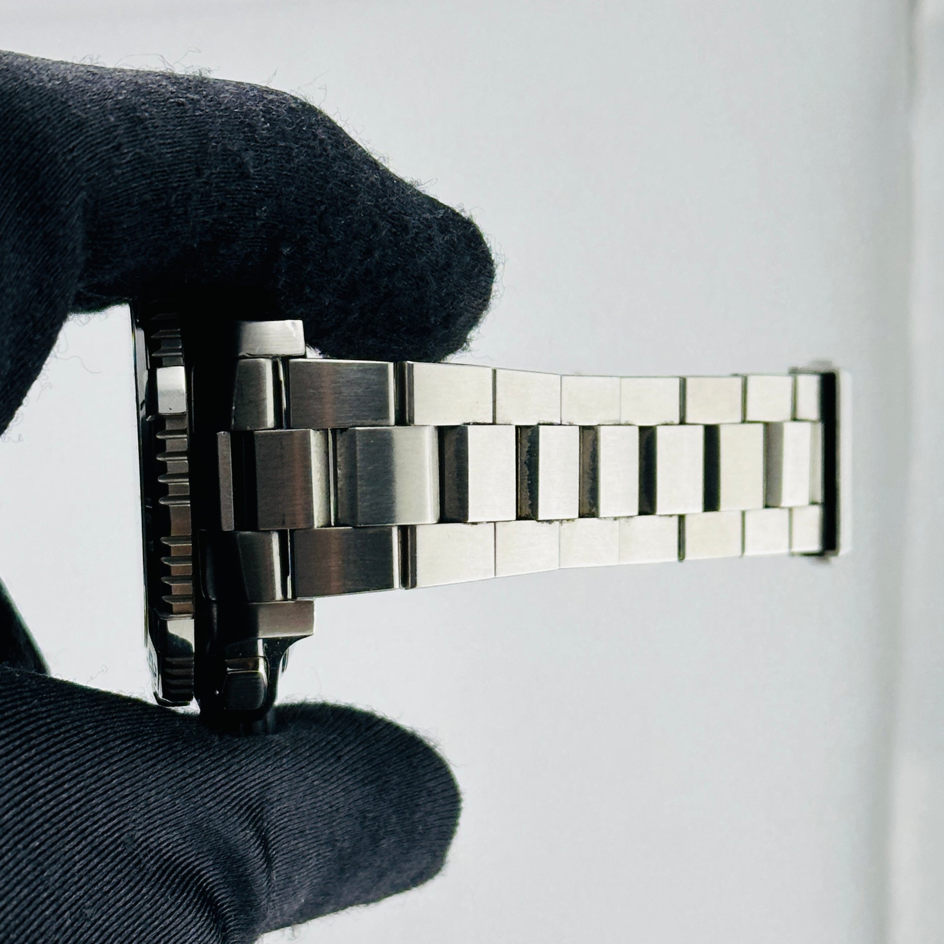 Tag Heuer Aquaracer Black Dial on Stainless Steel Bracelet Ref. CAK2110.BA0833 Complete 2014 — view 4