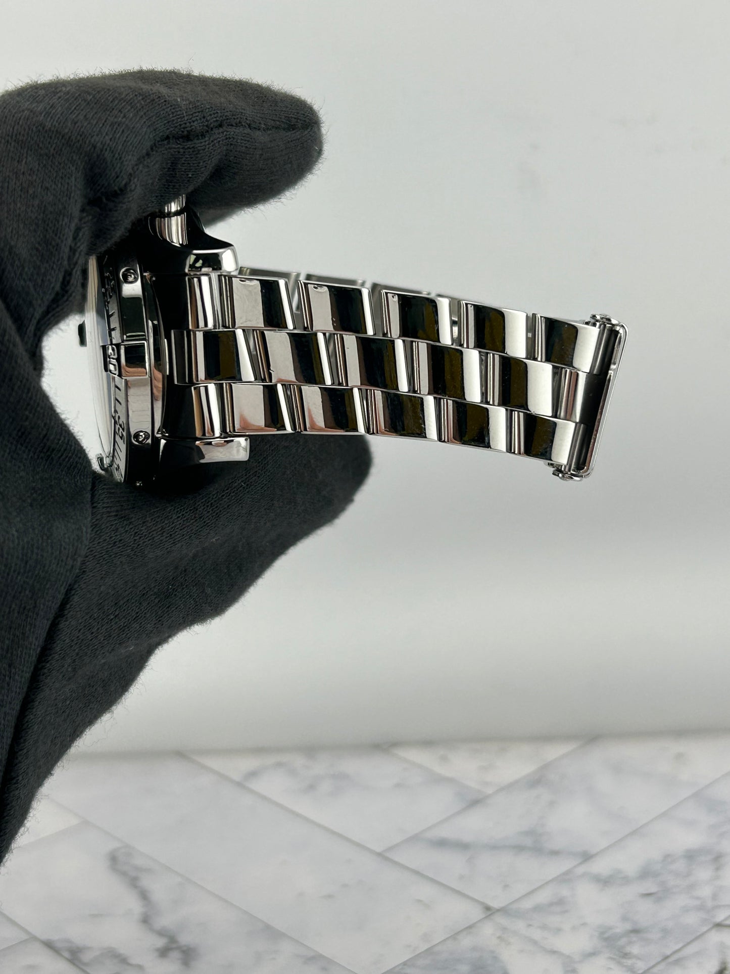 Breitling Superocean Black Dial on Bracelet Ref. A13340 Papers 2009 — view 4