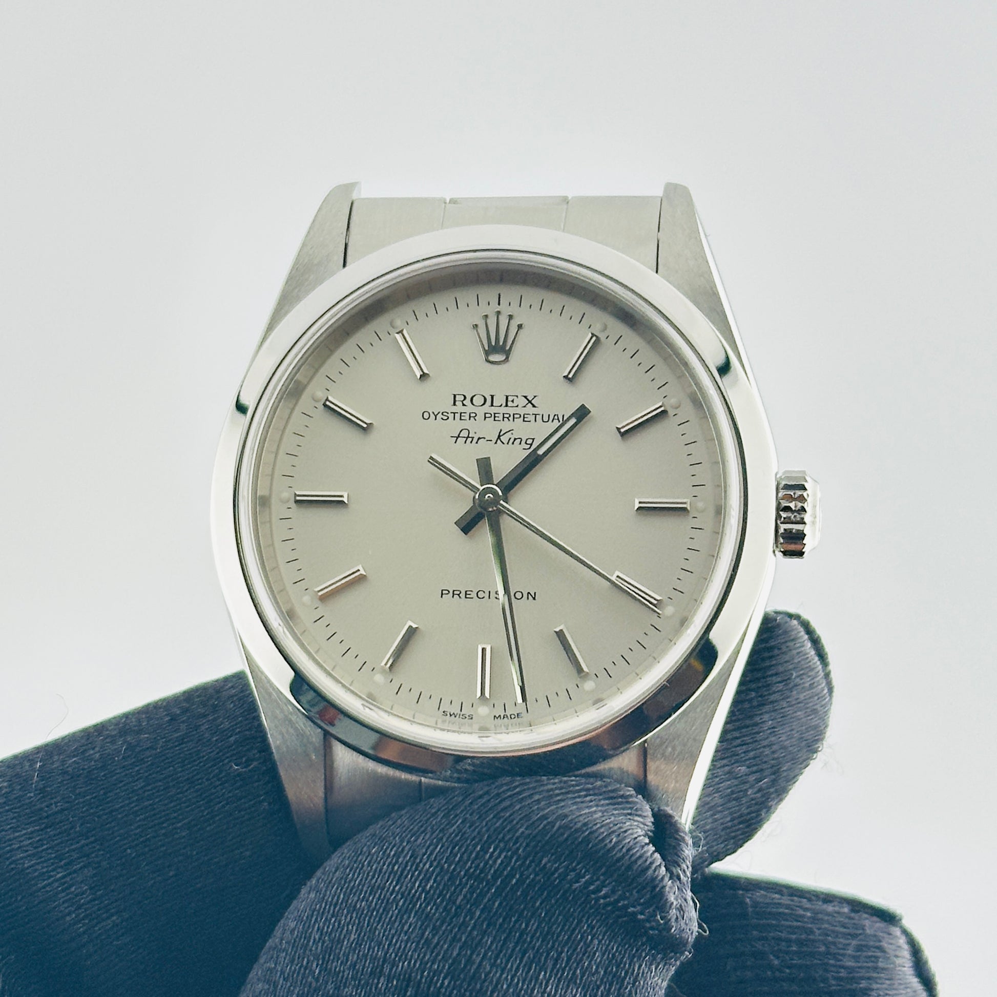 Rolex Air-King Silver Dial on Oyster Bracelet Ref. 14000M 2001 — view 3