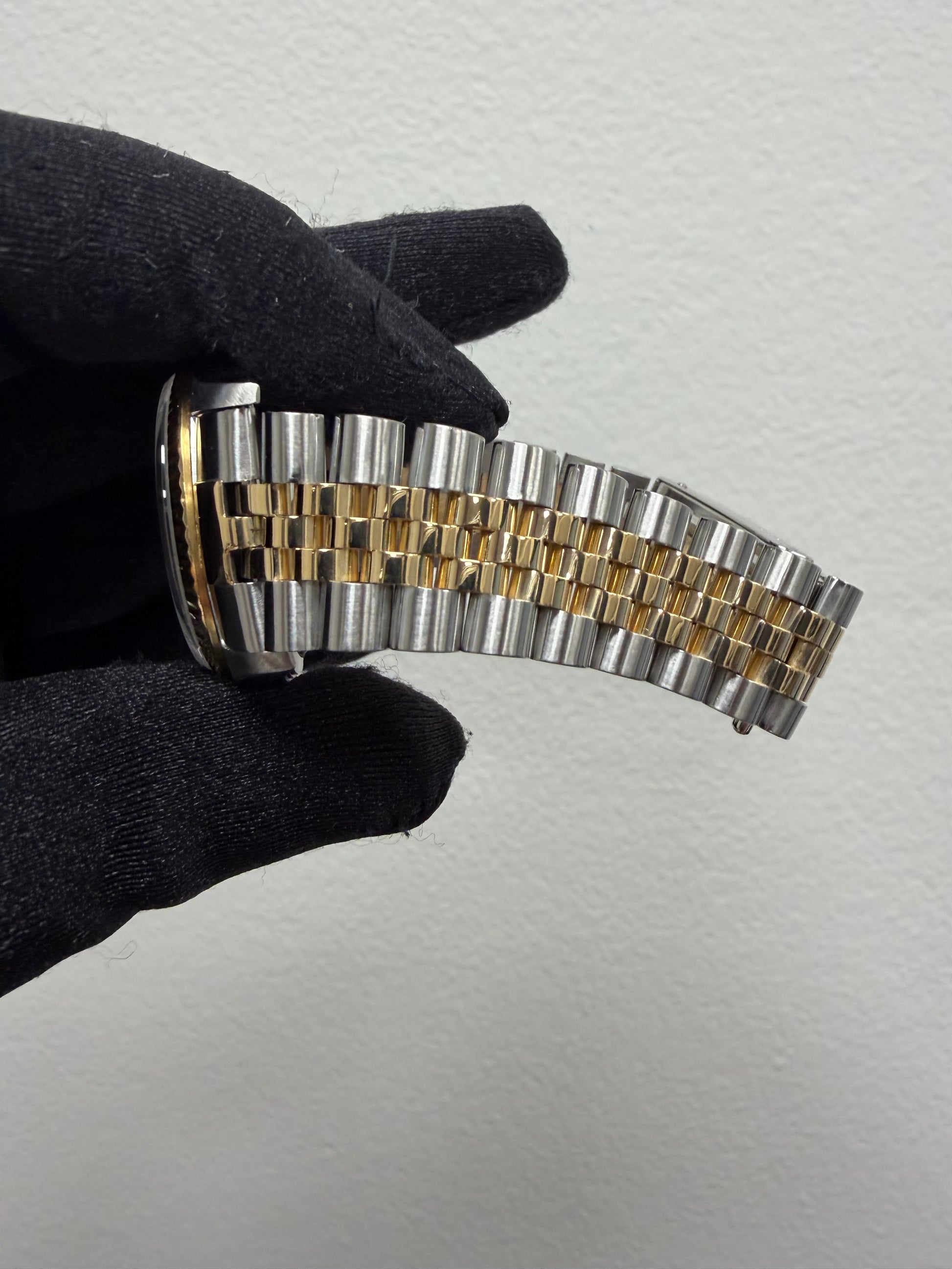 Rolex Datejust Champagne Diamond Dial on Jubilee Ref. 16233 1996 — view 4