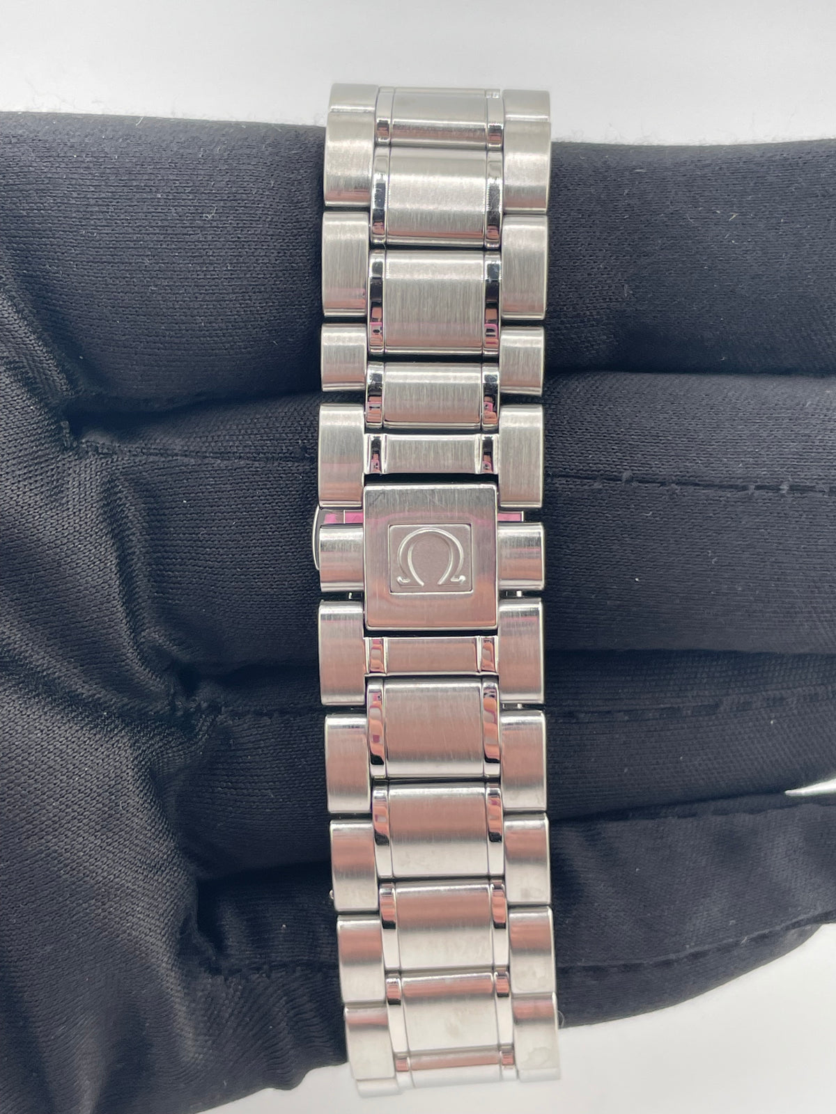 Omega Speedmaster Racing Black Dial on Stainless Steel Bracelet Ref. 3519.50 Complete Open Date — view 4