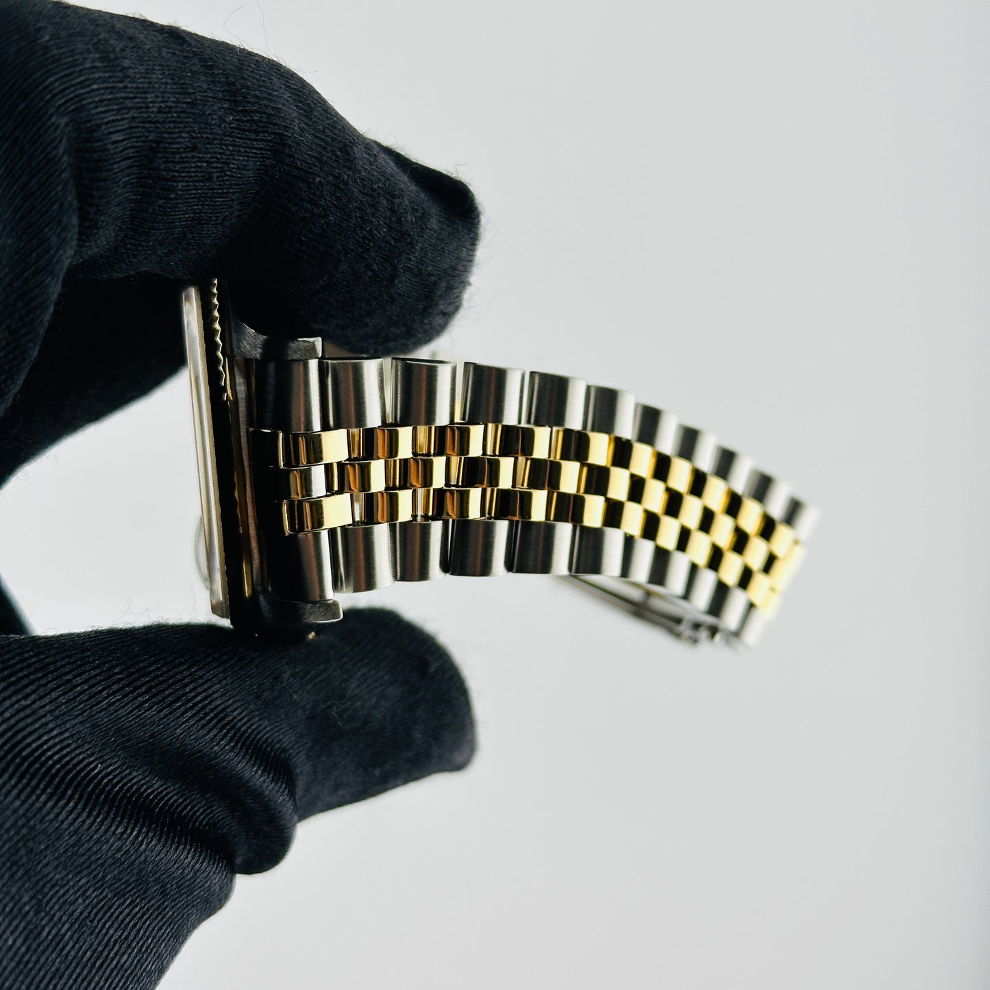 Rolex Datejust Champagne Diamond Factory Dial on D Link Jubilee Bracelet Ref. 16233G Papers 1995 — view 5