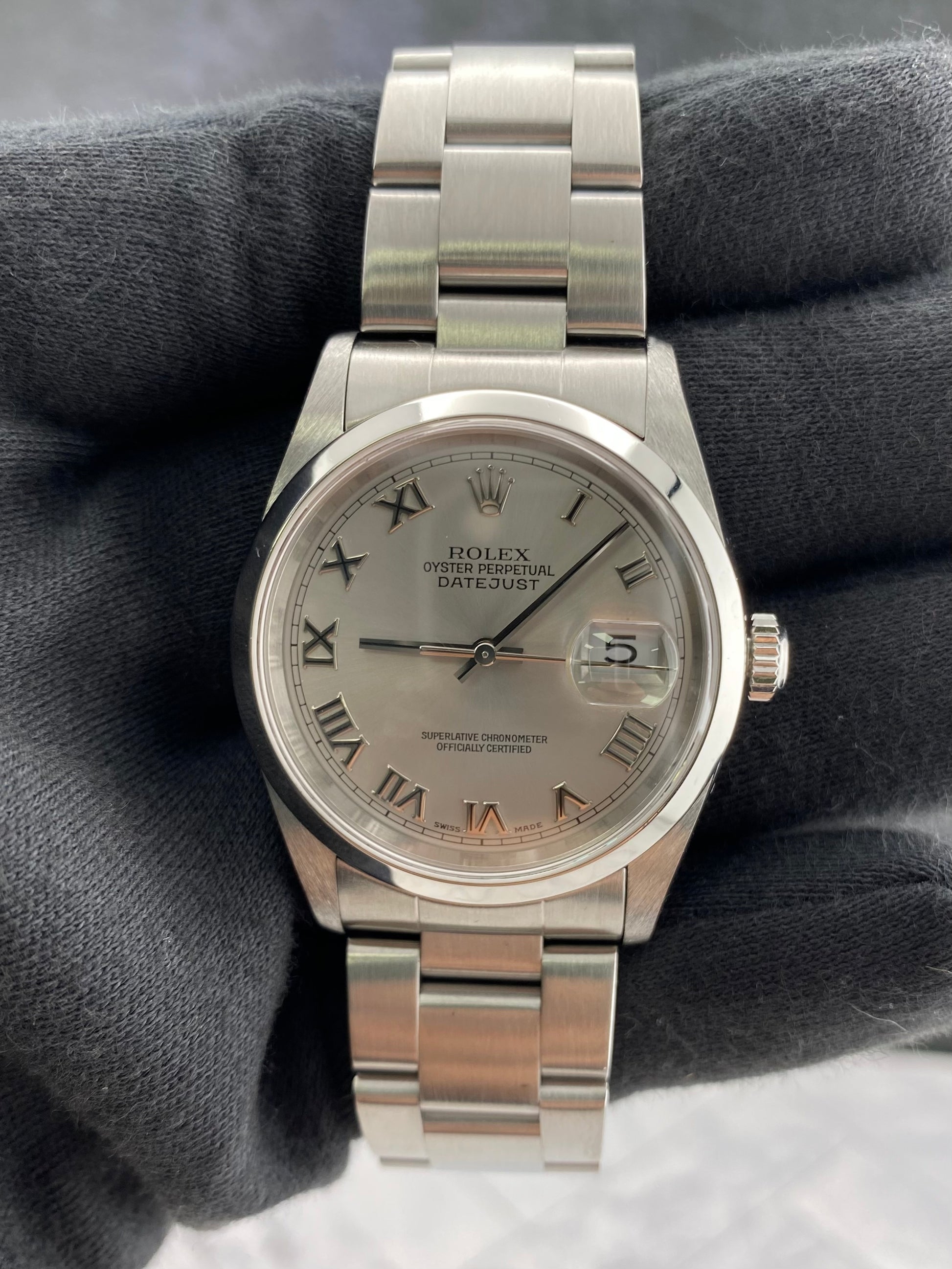 Rolex Datejust 36 Silver Roman Dial on Jubilee Ref. 16200 Papers 2001 — view 2