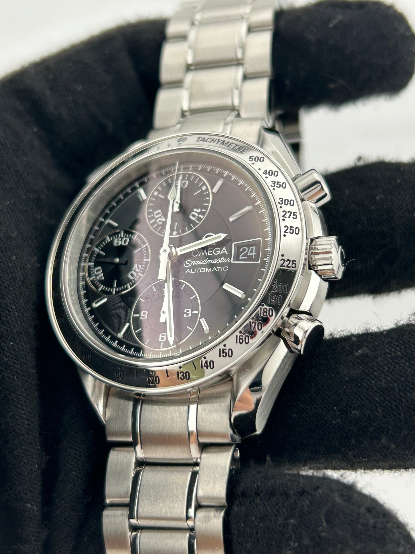 Omega Speedmaster Black Dial on Stainless Steel Bracelet Ref. 3513.5 Card 2000 — view 3