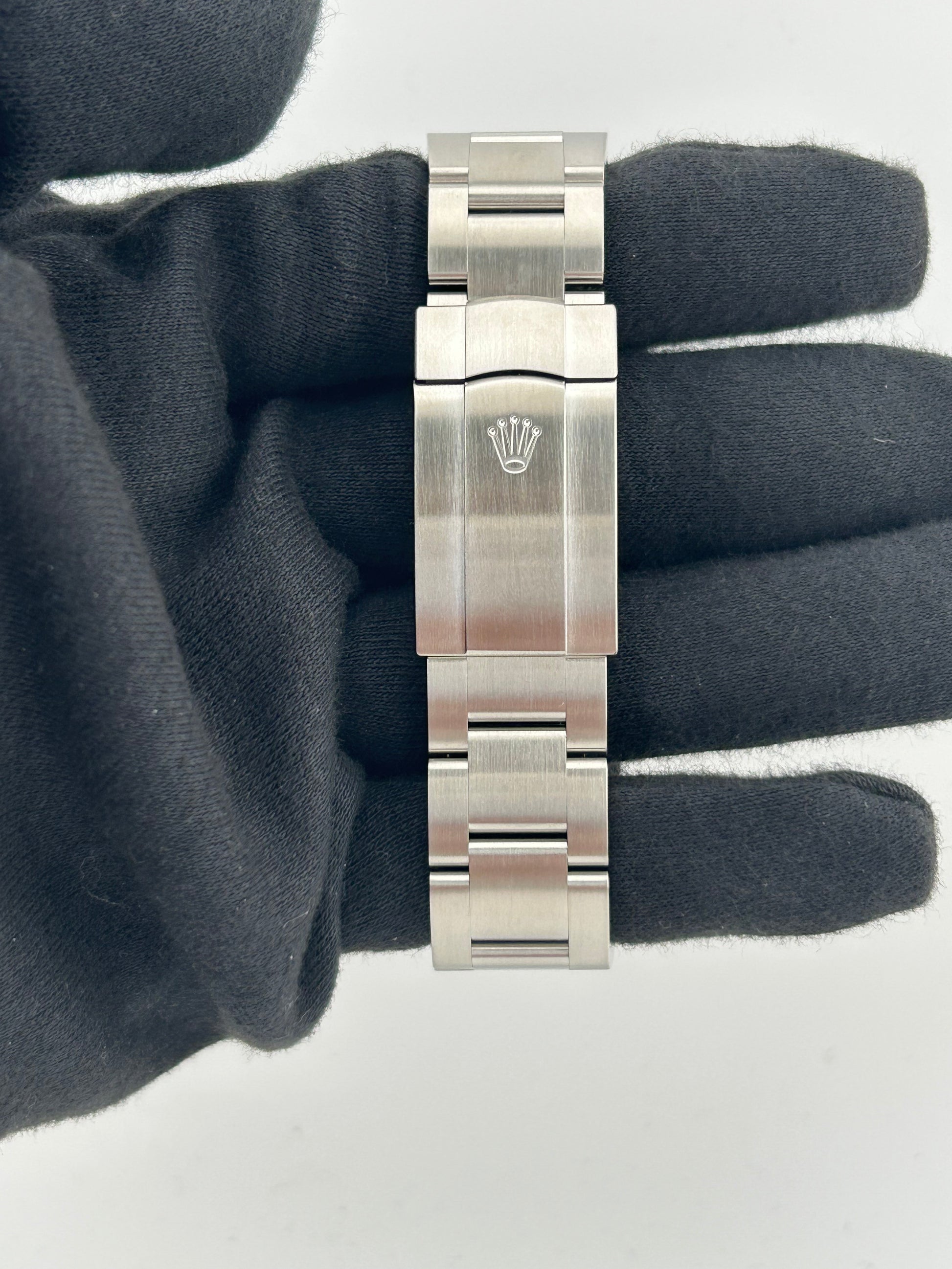 Rolex Oyster Perpetual 41 Green Dial on Oyster Ref. 134300 Card 2026 — view 4