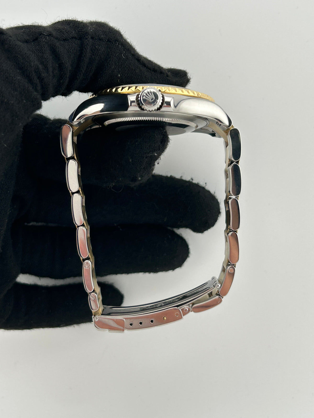 Rolex Yacht-Master Silver Dial on 2 Tone Oyster Bracelet Ref. 16622 2005 — view 6