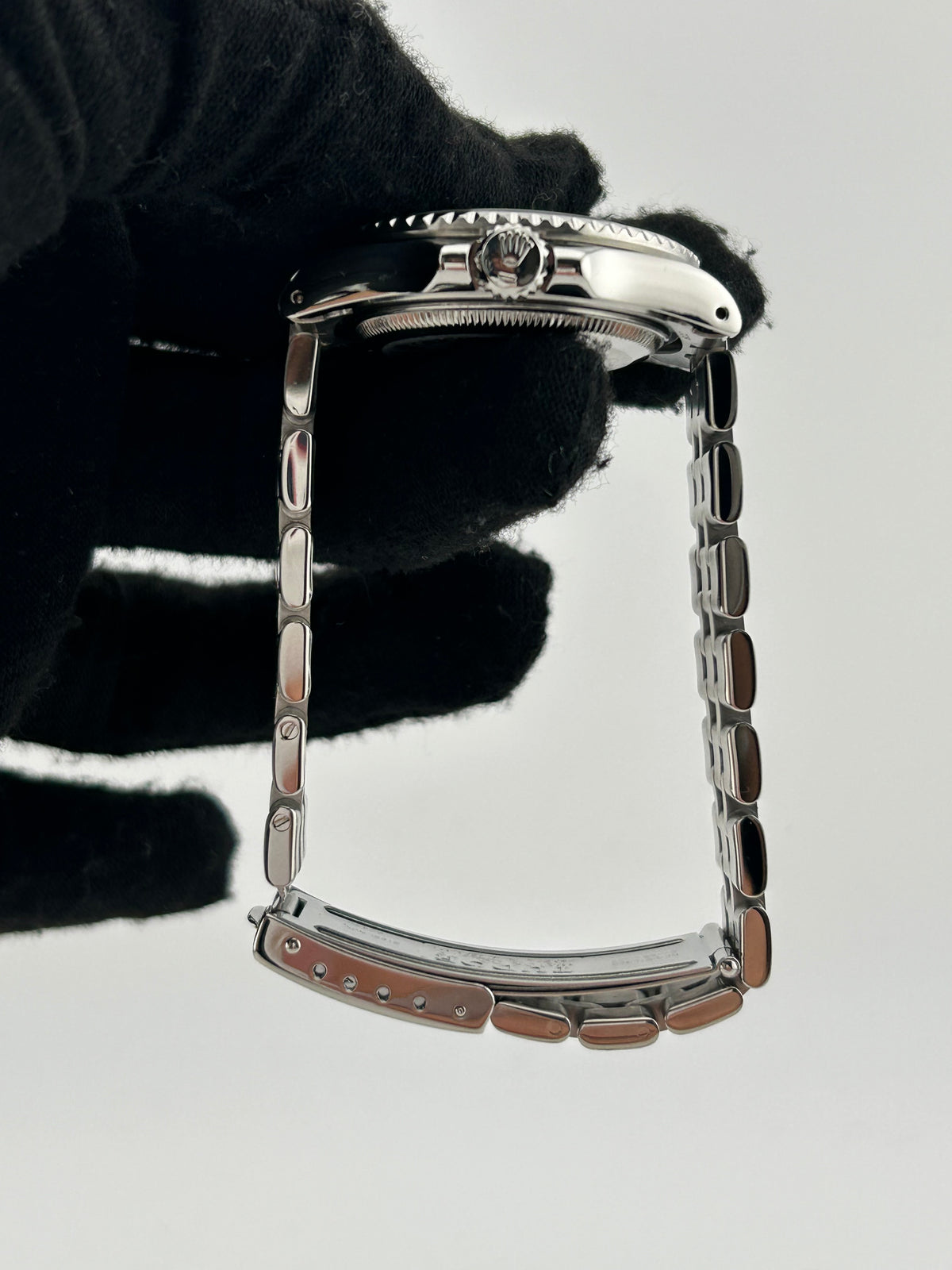 Tudor Prince Date Mini-Sub Black Dial on Stainless Steel Bracelet Ref. 73190 — view 6