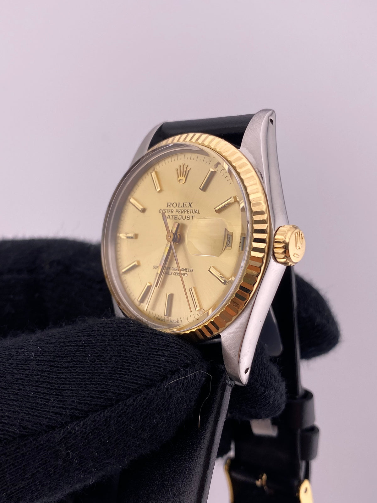 Rolex Datejust 36 Champagne Stick Dial on Generic Leather Strap Ref. 16013 — view 3
