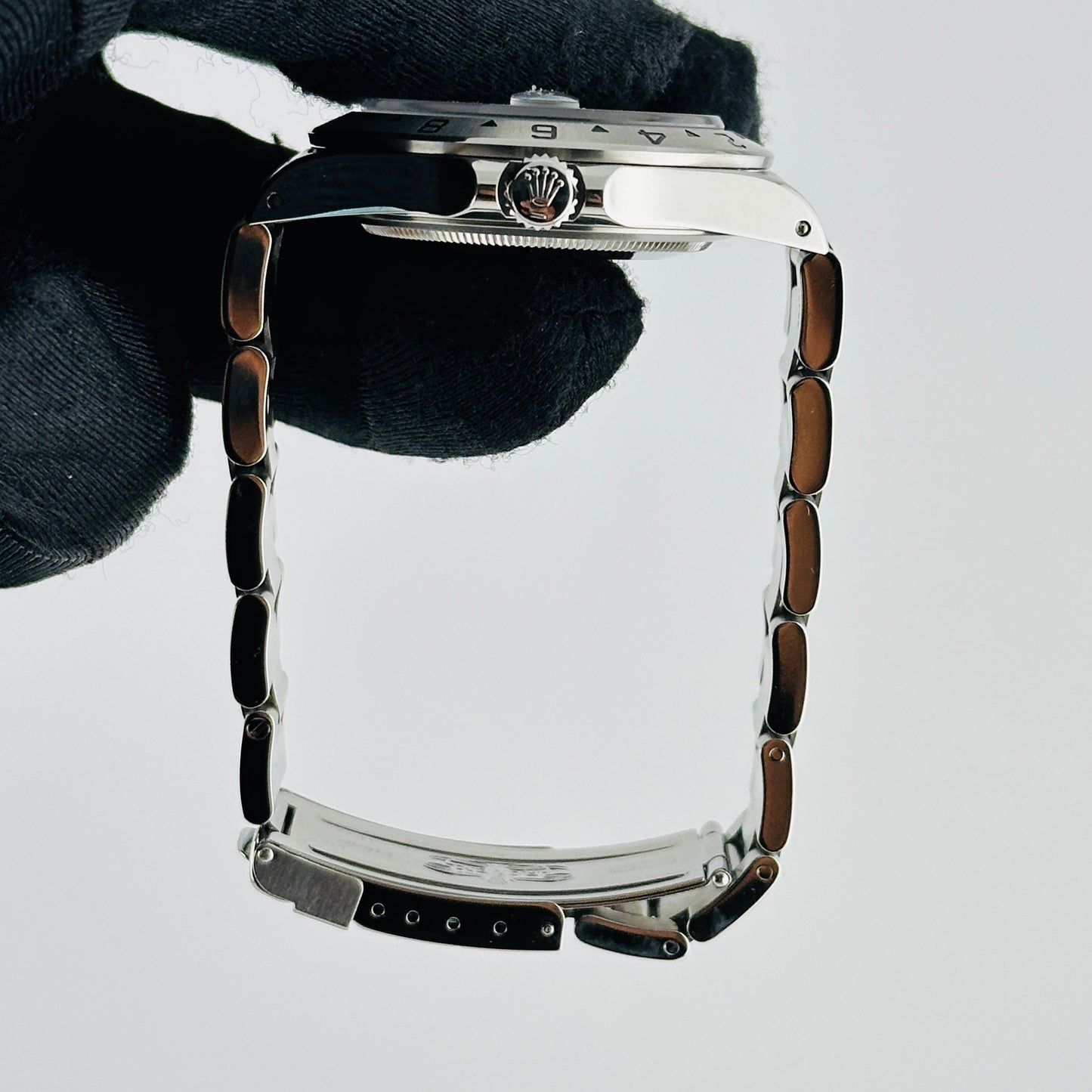 Rolex Explorer II Polar White Dial on Oyster Bracelet Ref. 16570 Papers 1998 — view 6