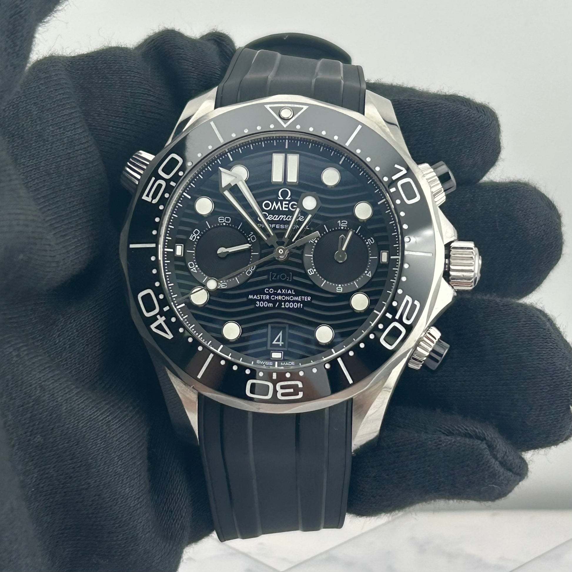 Omega Seamaster Diver 300M Black Dial on Rubber Strap Ref. 210.32.44.51.01.001 — view 2