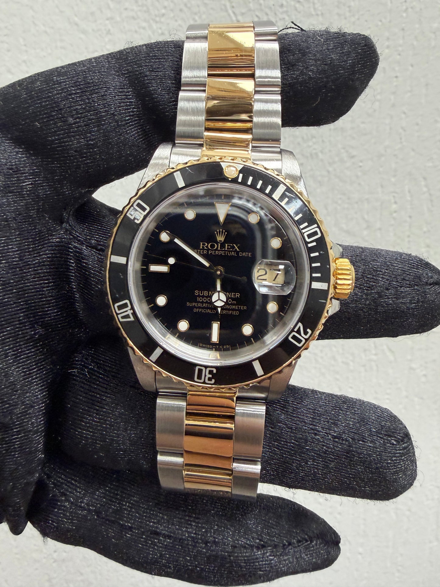Rolex Submariner Black Dial on Oyster Ref. 16613 Papers 1990 — view 2