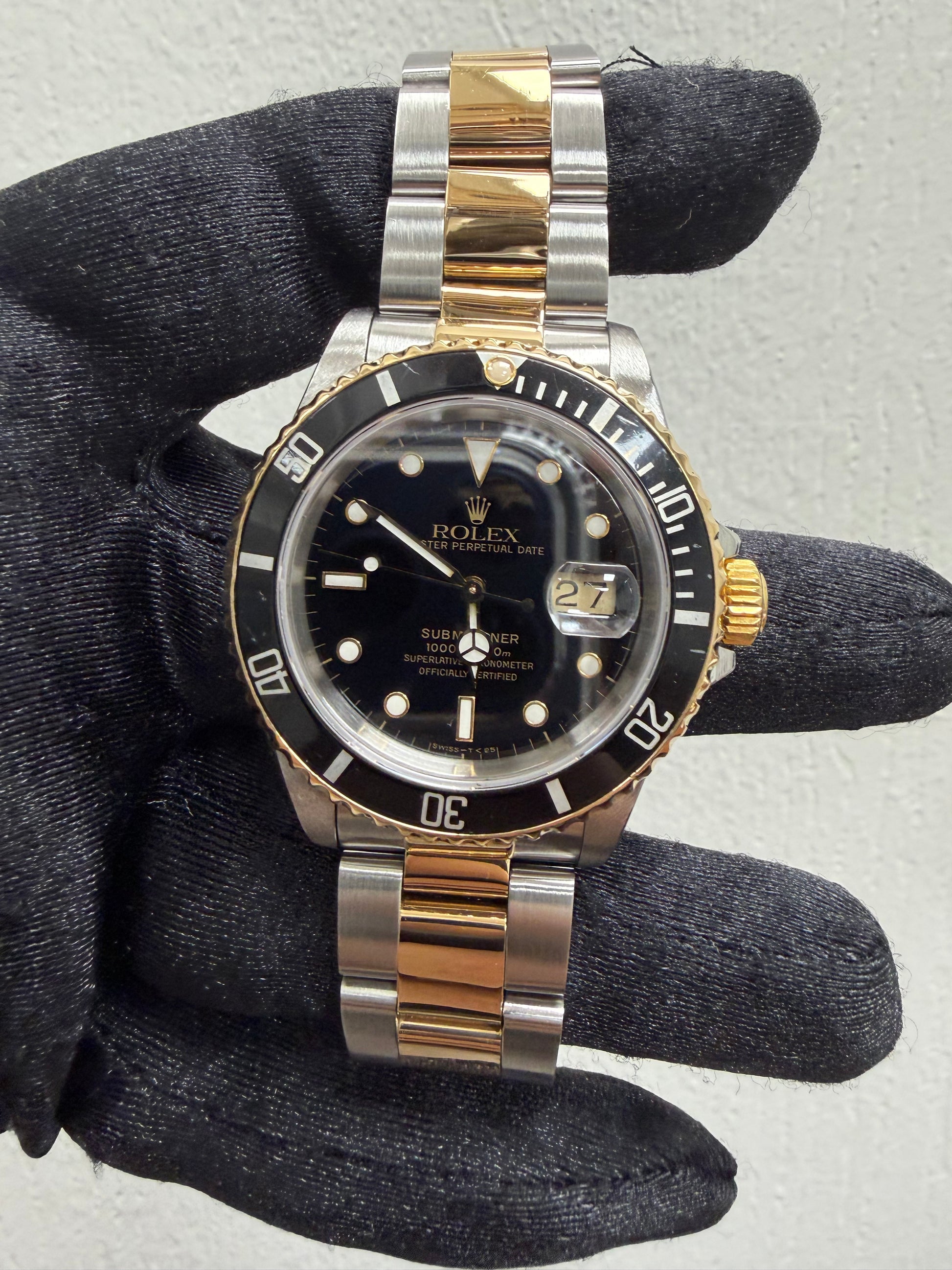 Rolex Submariner Black Dial on Oyster Ref. 16613 Papers 1990 — view 2