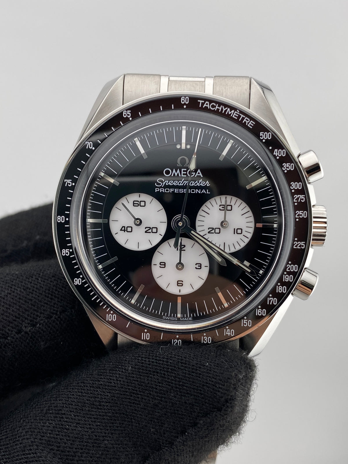 Omega Speedmaster Moonwatch Professional Black Dial on Stainless Steel Bracelet Ref. 310.30.42.50.01.004 Complete 2026 — view 3