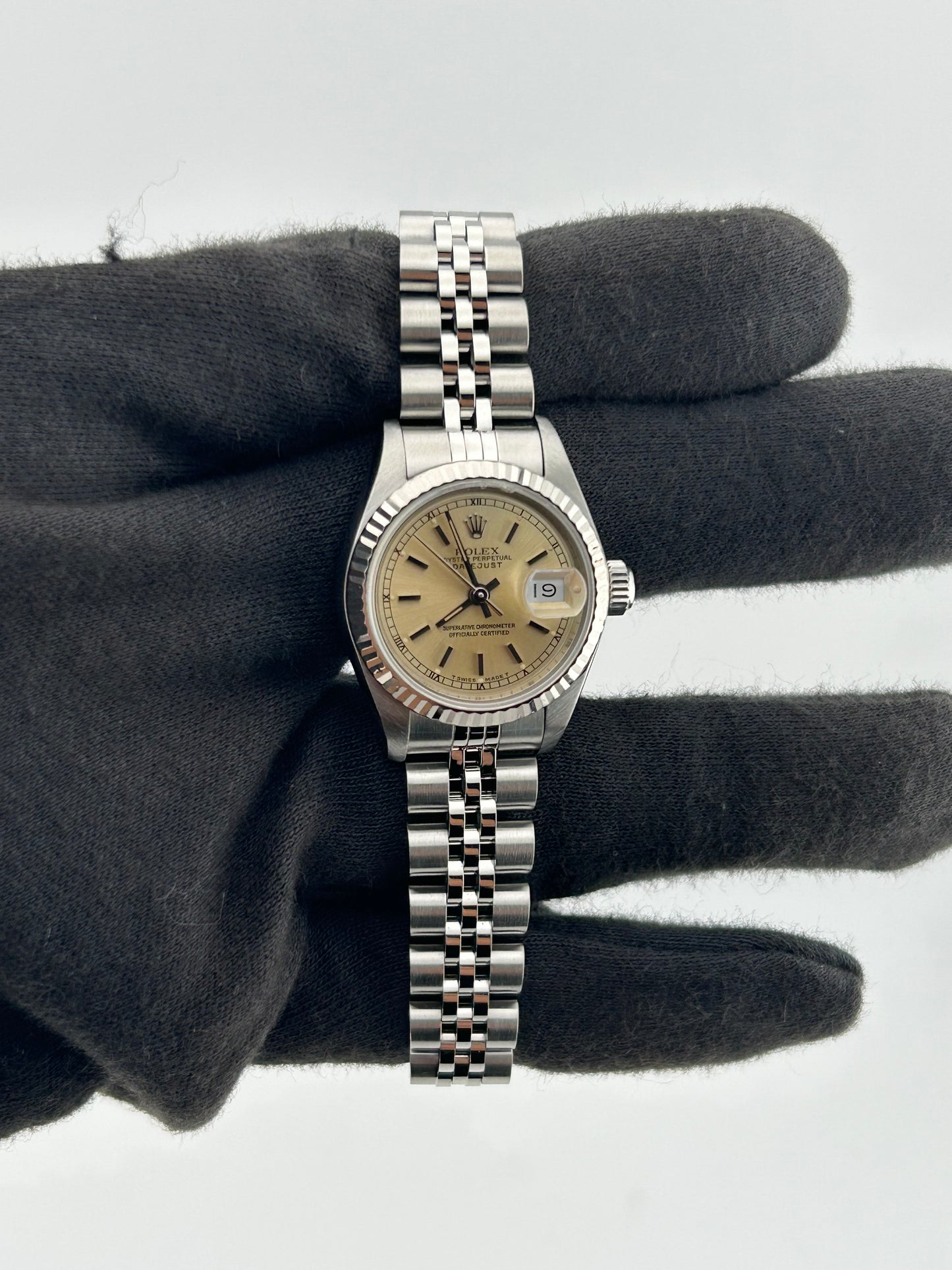 Rolex Datejust Lady Champagne Stick Dial on Jubilee Ref. 69174 Papers 1994 — view 2