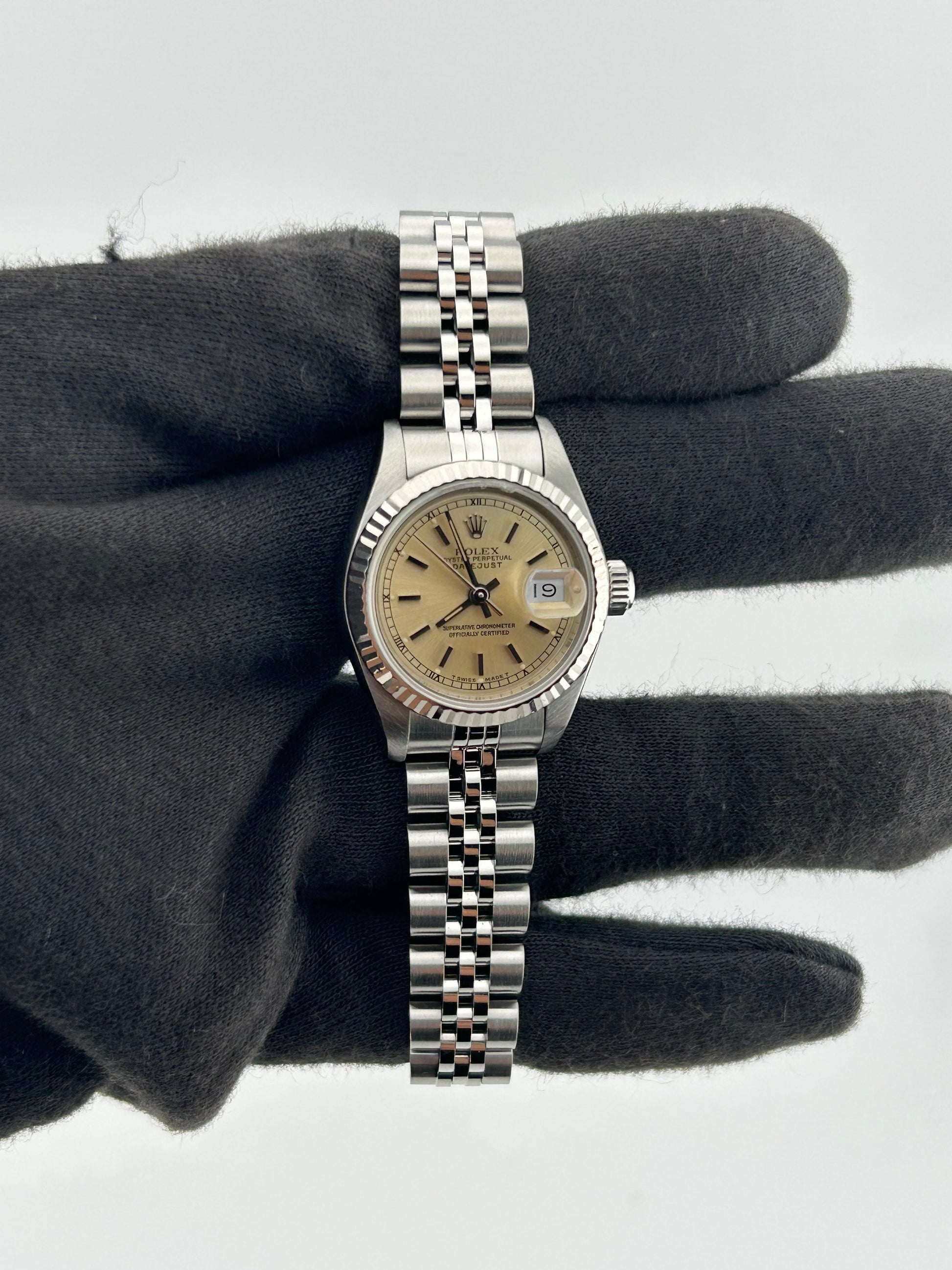 Rolex Datejust Lady Champagne Stick Dial on Jubilee Ref. 69174 Papers 1994 — view 2