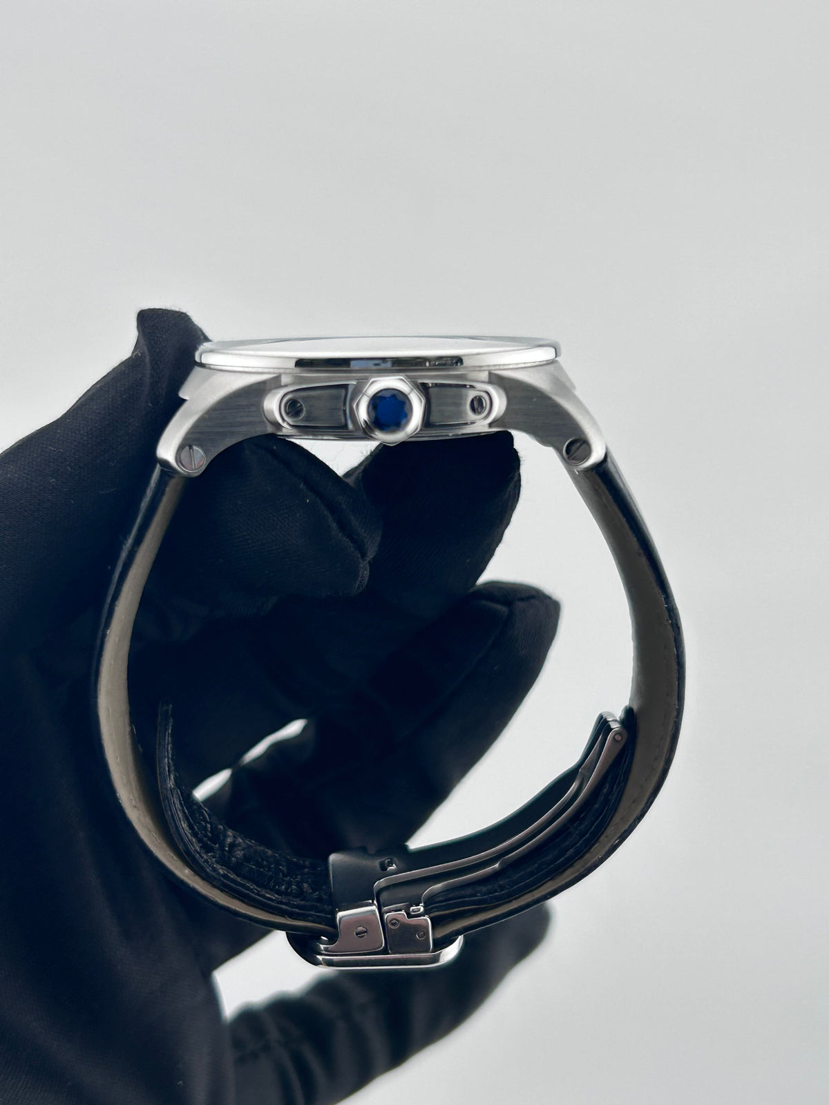 Cartier Calibre De Cartier Silver Roman Numerals Dial on Black Leather Strap Ref. 35840 Card 2017 — view 5