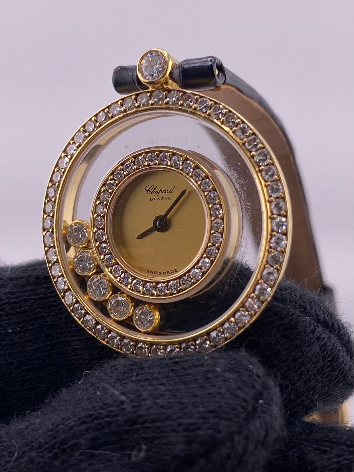 Chopard Happy Diamond Champagne Dial on Leather Ref. 20/3957 — view 3