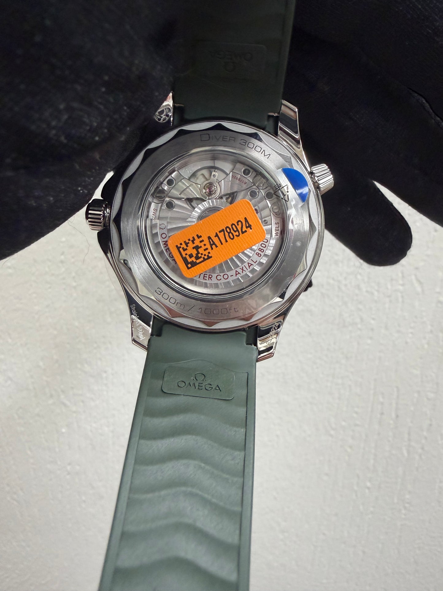Omega Seamaster Diver 300M Co-Axial Master Chronometer Green Dial on Rubber Strap Ref. 210.32.42.20.10.001 Card Open Date — view 3