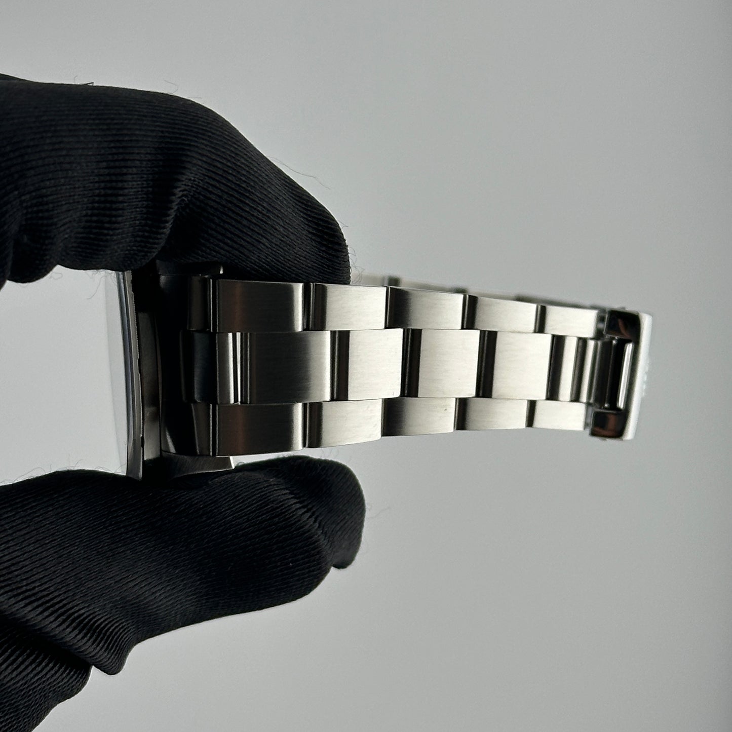 Rolex Air-King Silver Dial on Oyster Ref. 14010 Papers 2002 — view 4