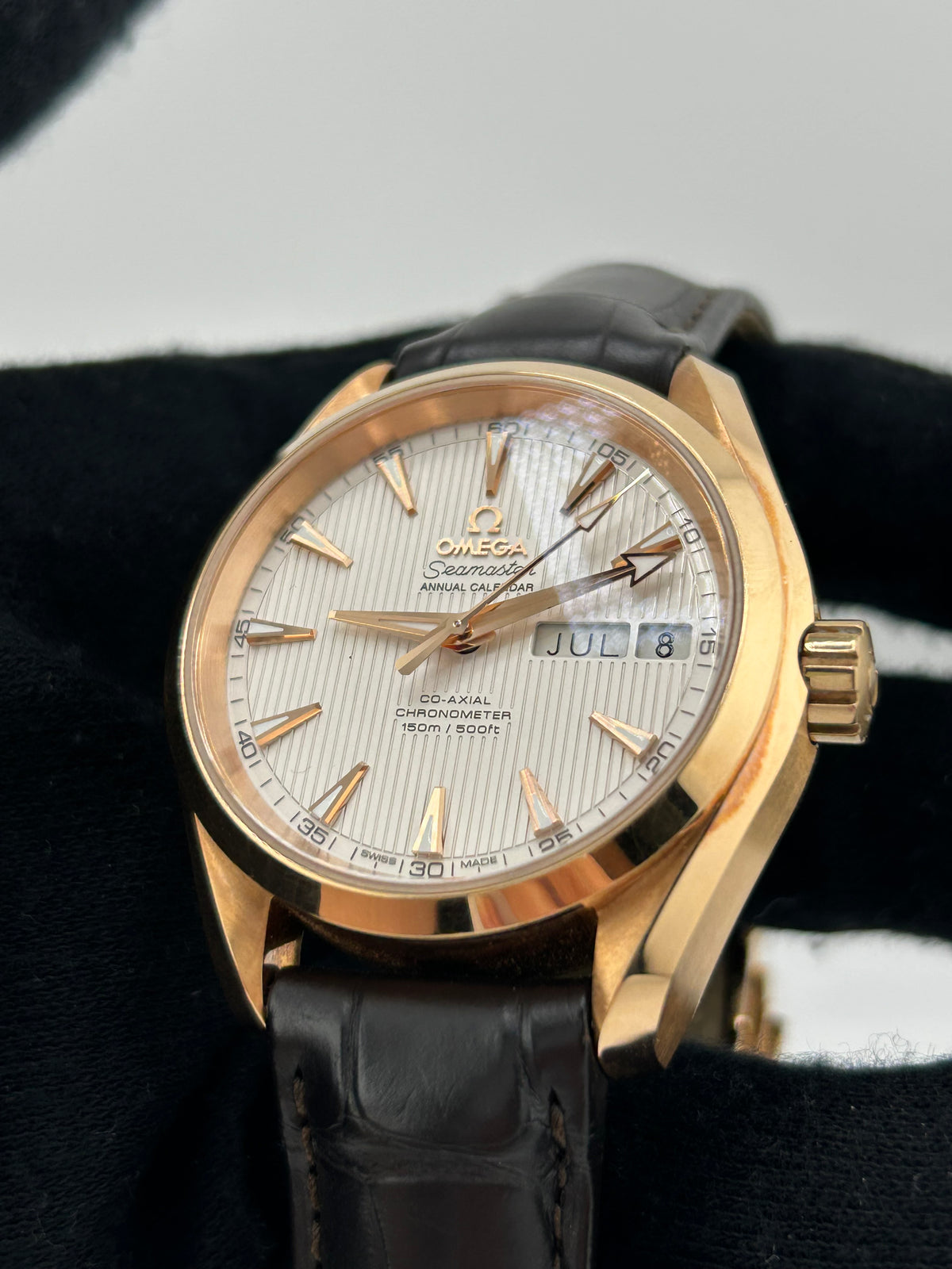 Omega Seamaster Silver Tapestry Dial on Leather Ref. 231.53.39.22.02.001 Complete Open Date — view 3