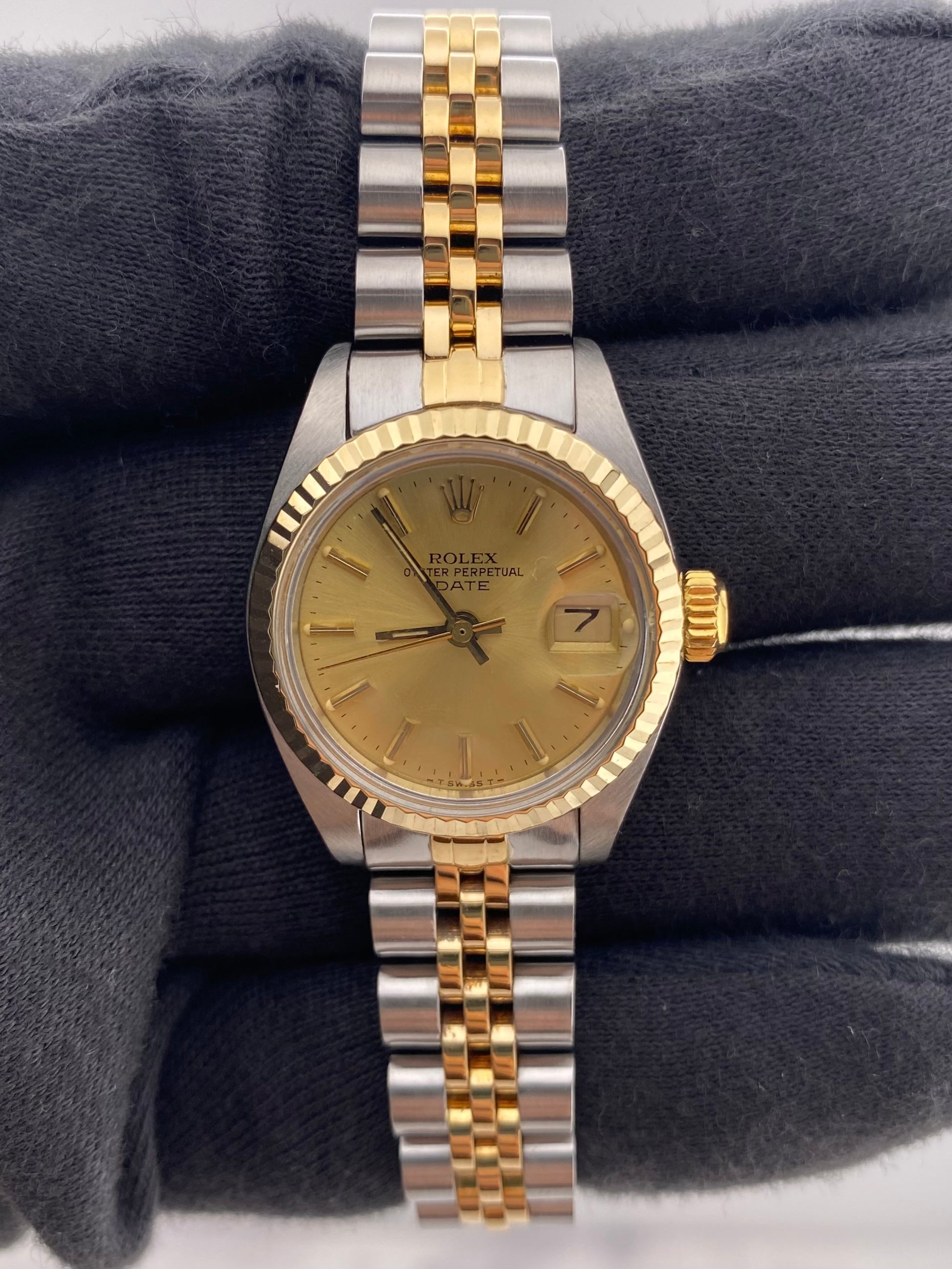 Rolex Oyster Perpetual Date Champagne Stick Dial on D Link Jubilee Ref. 6917 1983 — view 2