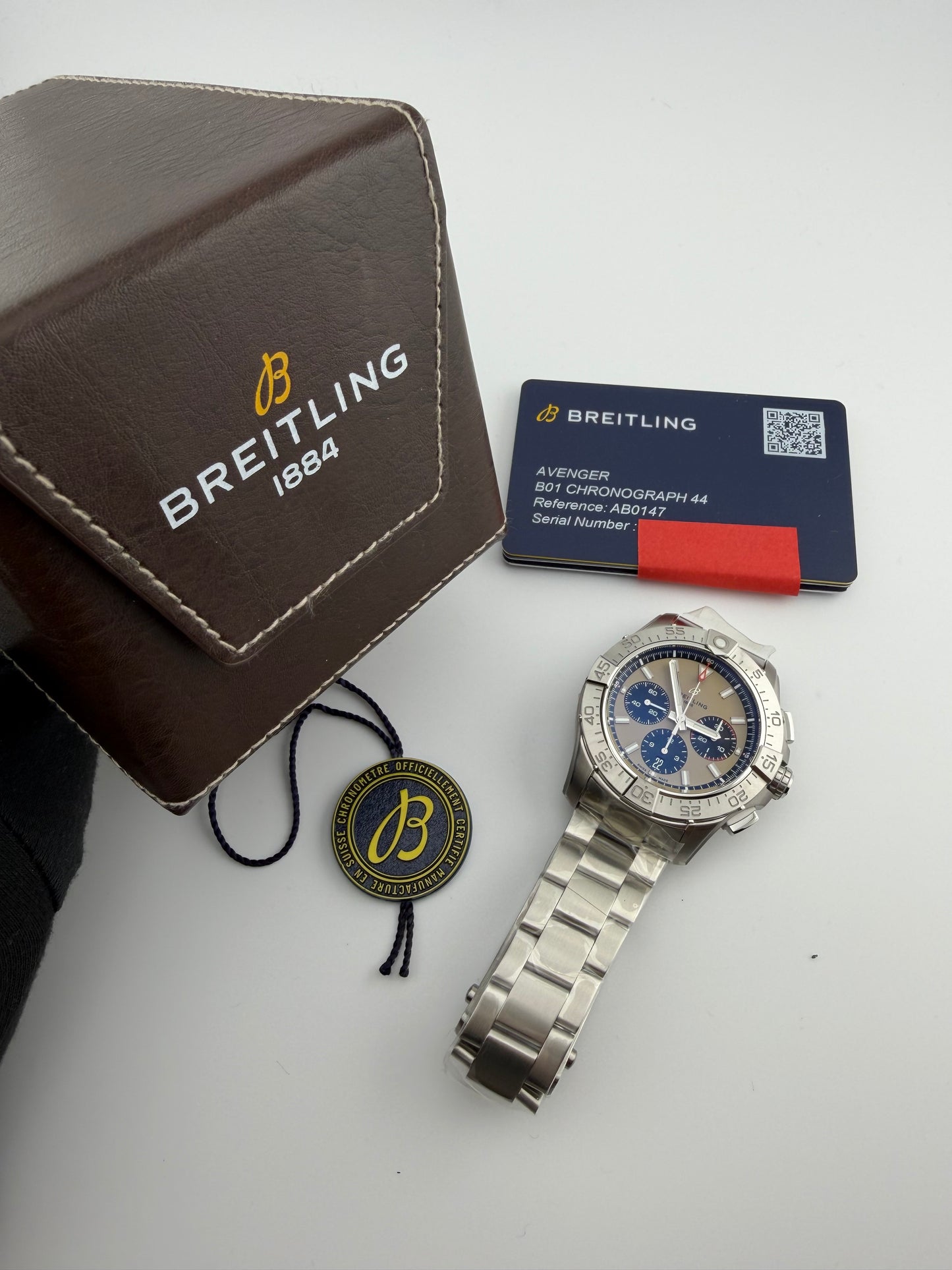 Breitling Avenger B01 Chronograph Beige Dial on Bracelet Ref. AB0147101A1A1 Card 2026 — view 8