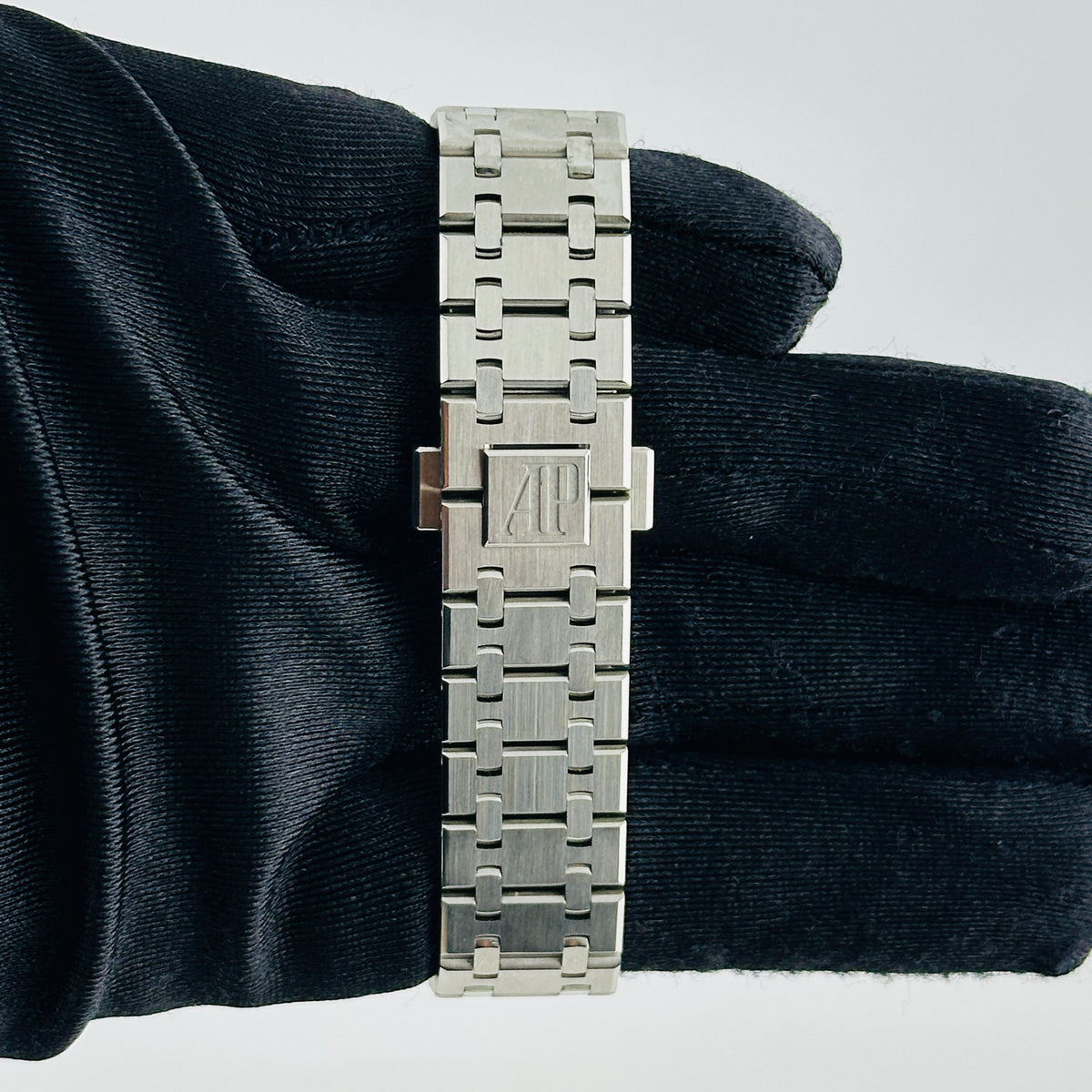 Audemars Piguet Royal Oak Selfwinding Silver Dial on Stainless Steel Bracelet Ref. 15550ST.OO.1356ST.01 Complete 2024 — view 5