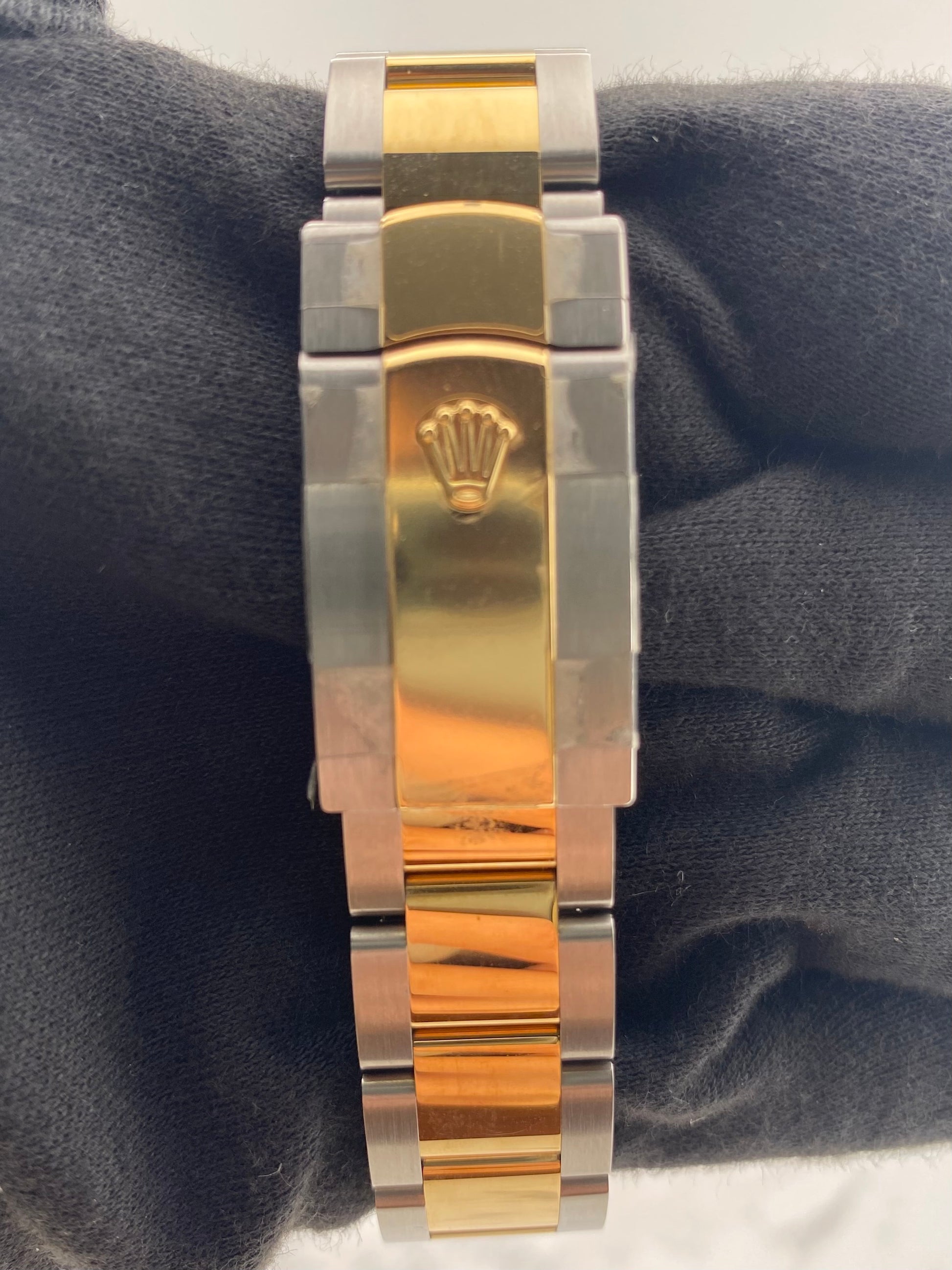 Rolex Datejust 41 White Index Dial on Oyster Ref. 126333 Card 2024 — view 4
