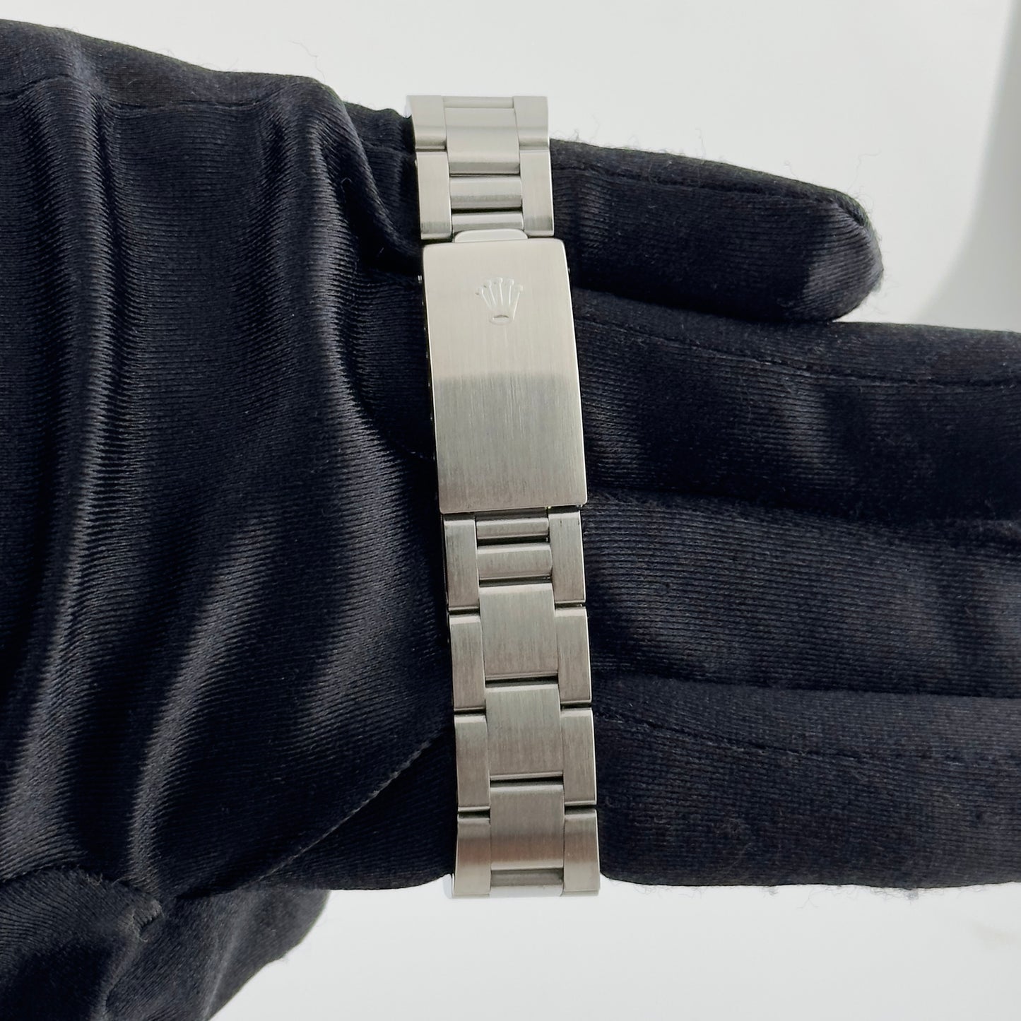 Rolex Oyster Perpetual Date Champagne Dial on Oyster Bracelet Ref. 15000 Papers 1988 — view 3
