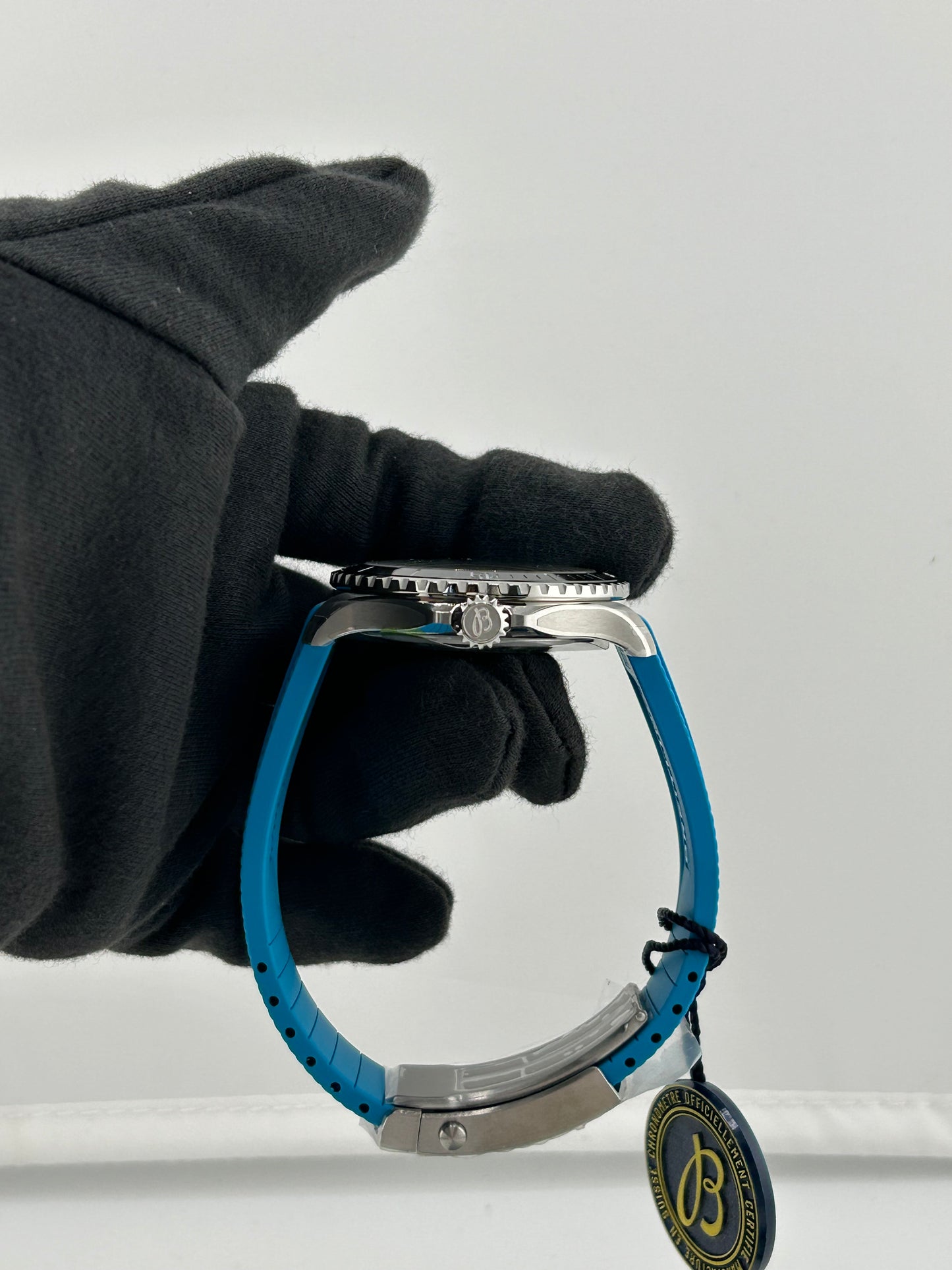 Breitling Superocean Automatic Turquoise Dial on Rubber Strap Ref. A17376211L2S2 Card 2026 — view 6