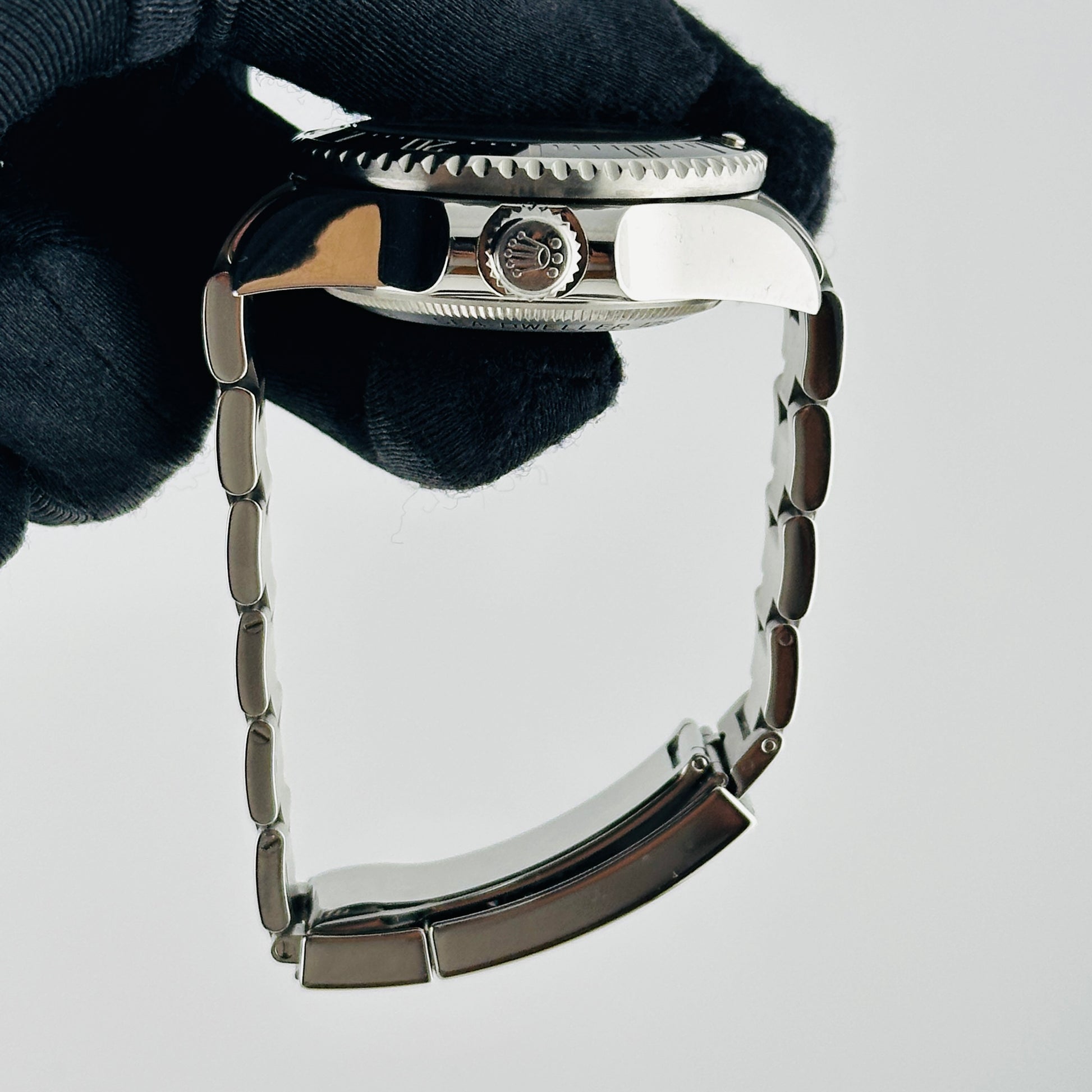 Rolex Sea-Dweller Deepsea Black Dial on Oyster Bracelet Ref. 116660 Card 2009 — view 6