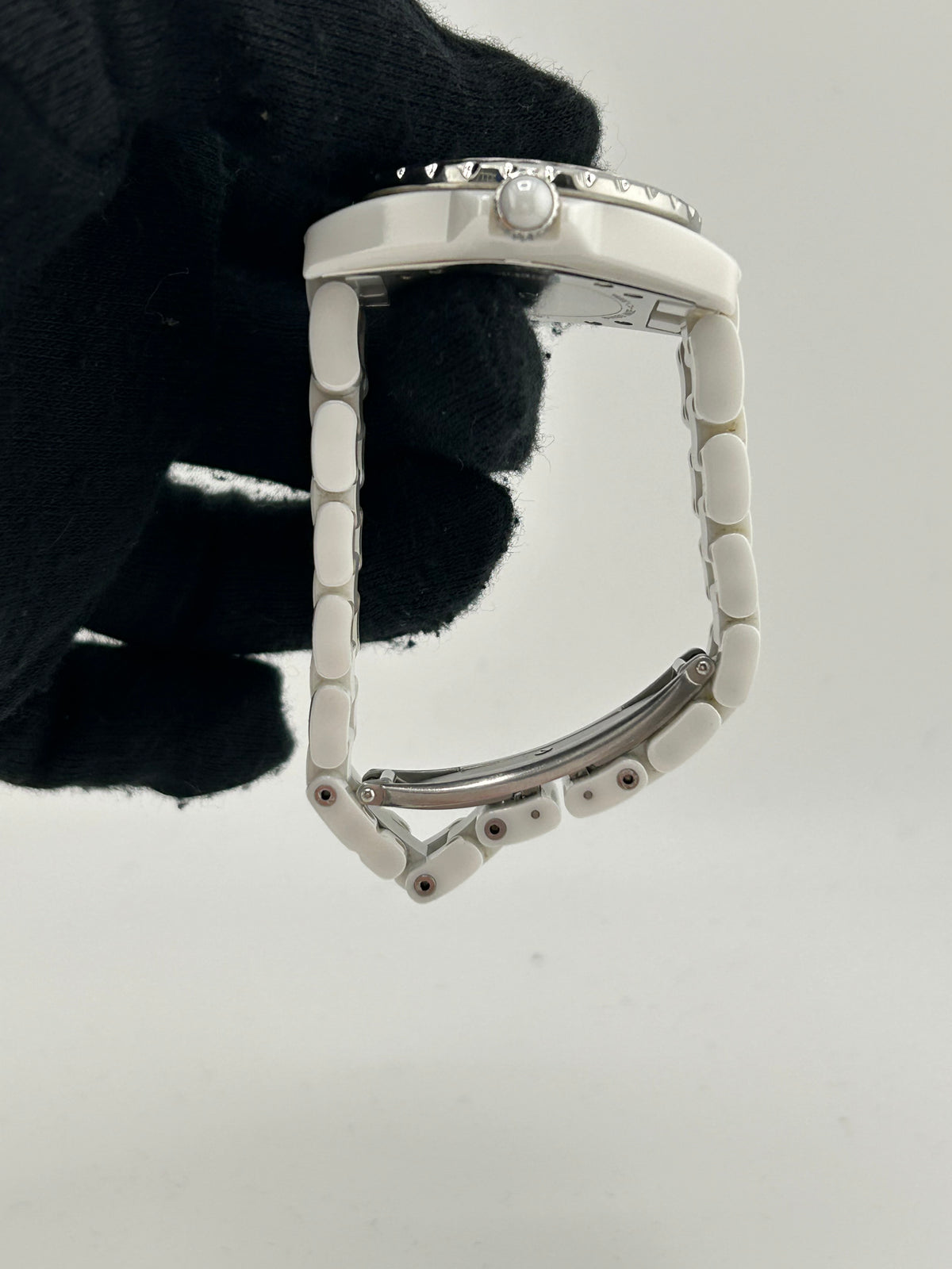 Chanel J12 White Dial on White Ceramic Bracelet Ref. H2010 — view 6
