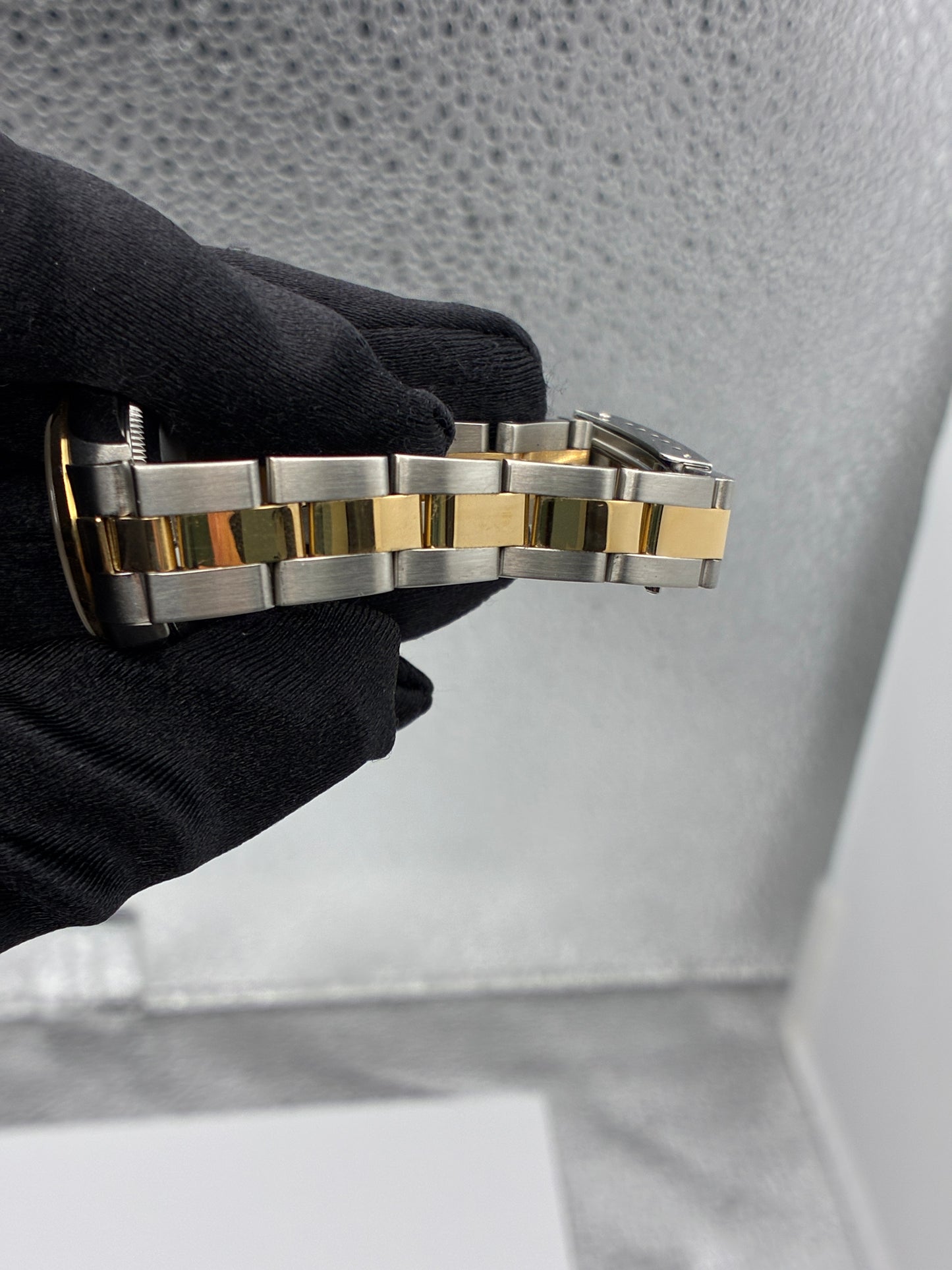 Rolex Oyster Perpetual Champagne Stick Dial on Oyster Bracelet Ref. 76233 2000 — view 3